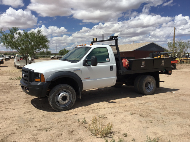 2006 Ford F-550 Super Duty 4x4 Flatbed Truck