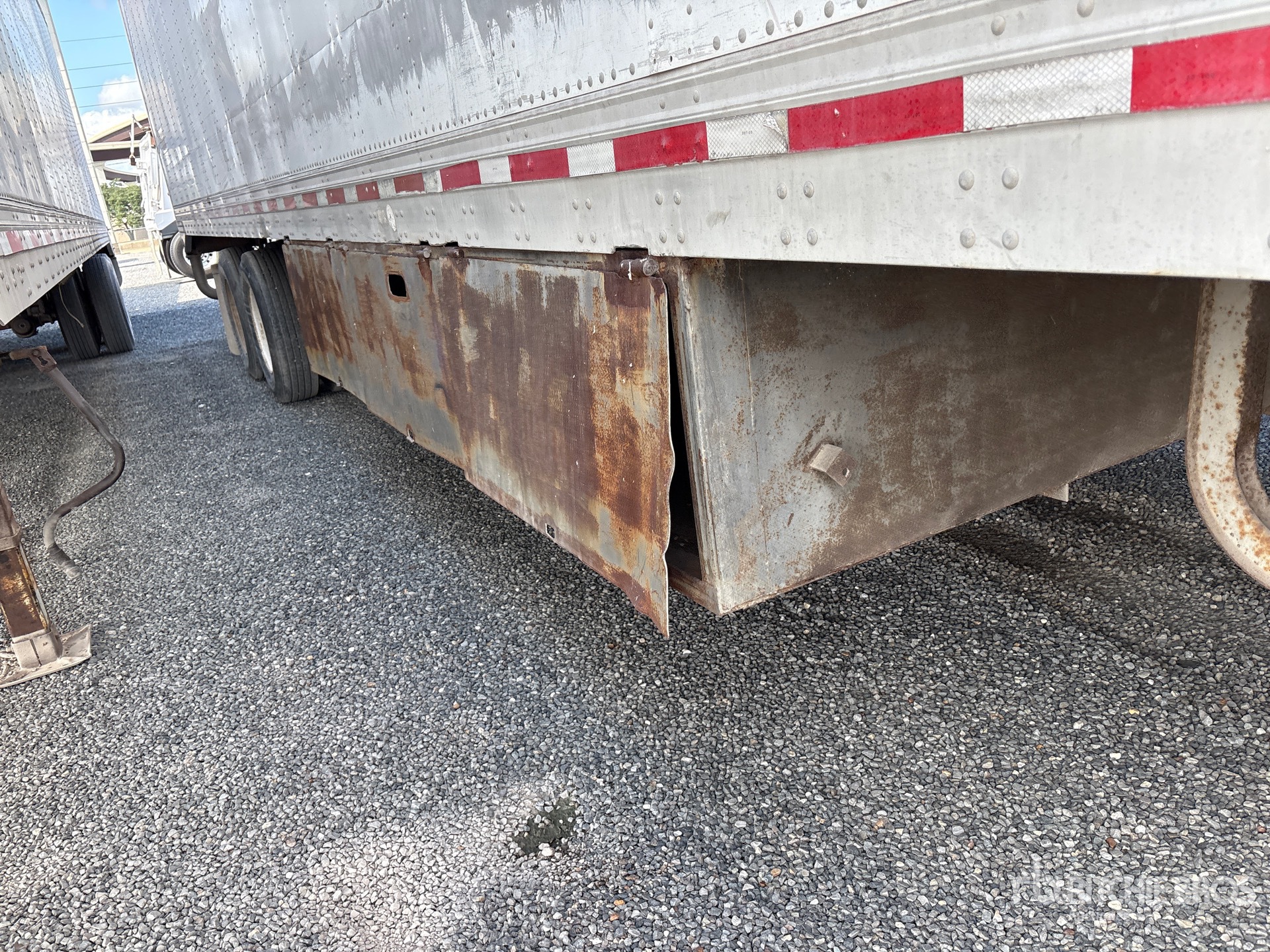 1995 Trailmobile 53 FT X 102 IN T/A TOOL