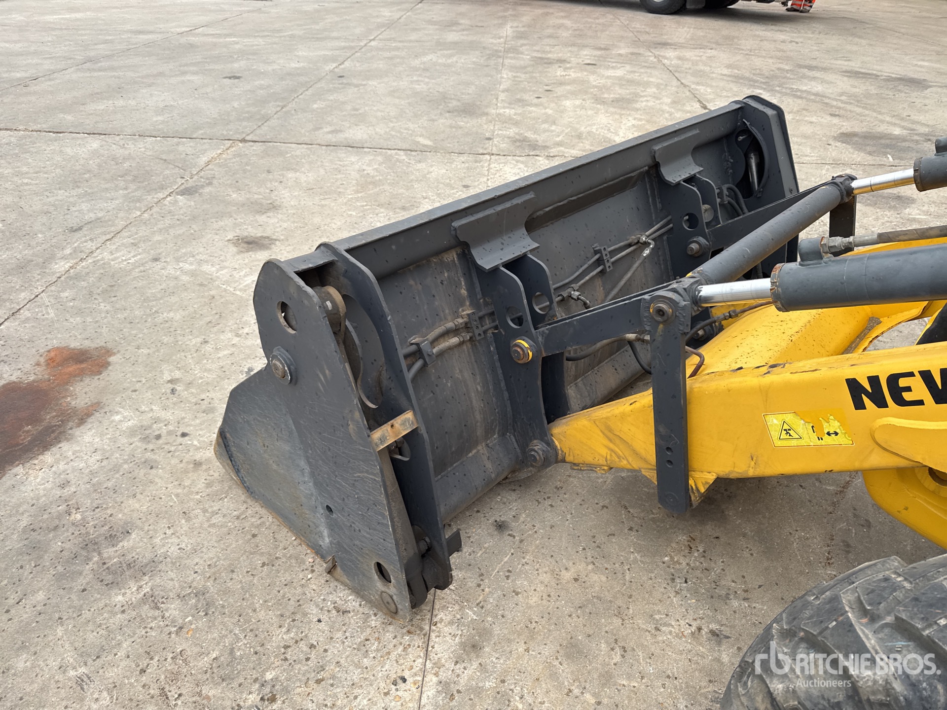 2017 New Holland B80B-SS