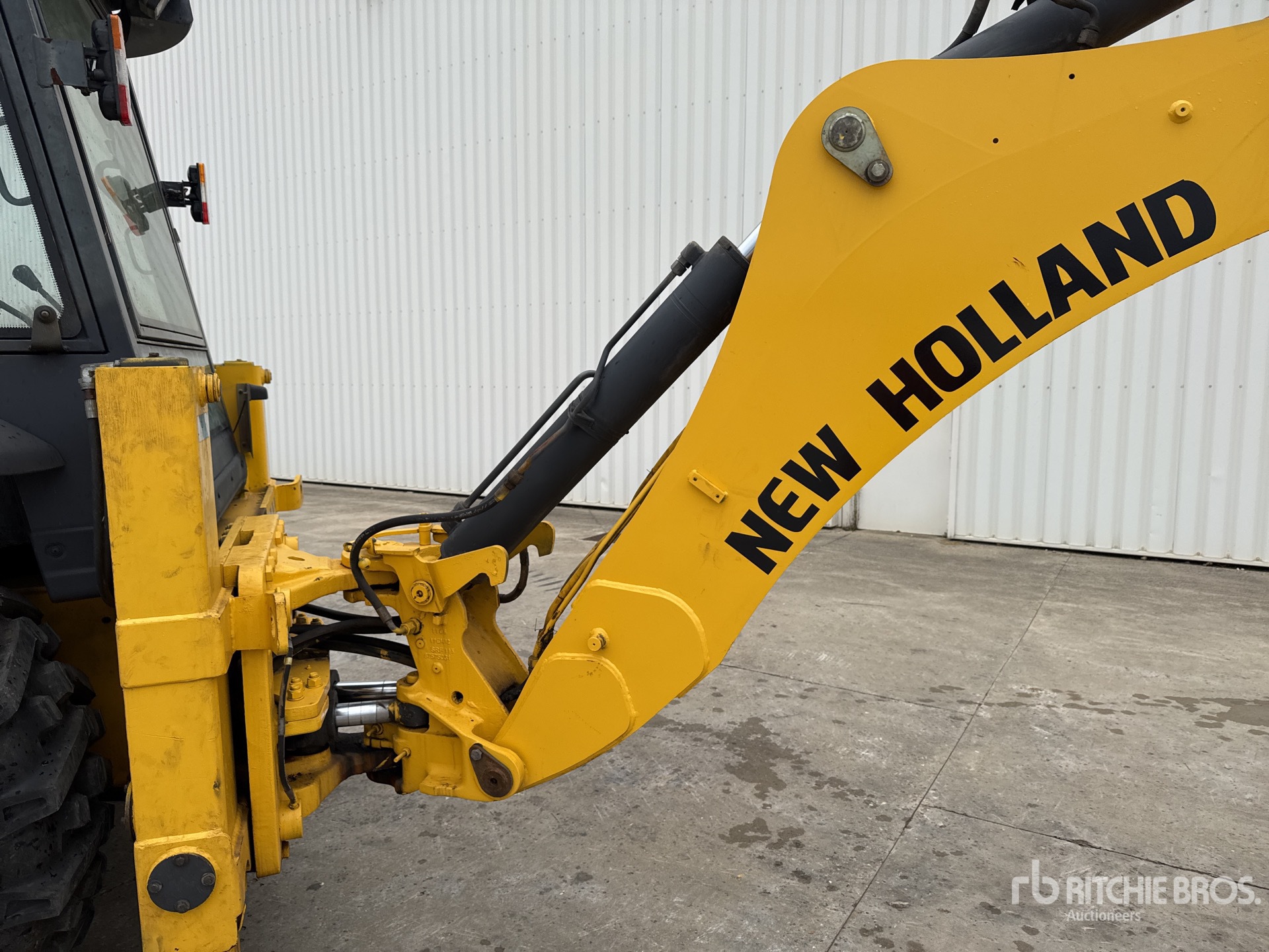 2017 New Holland B80B-SS