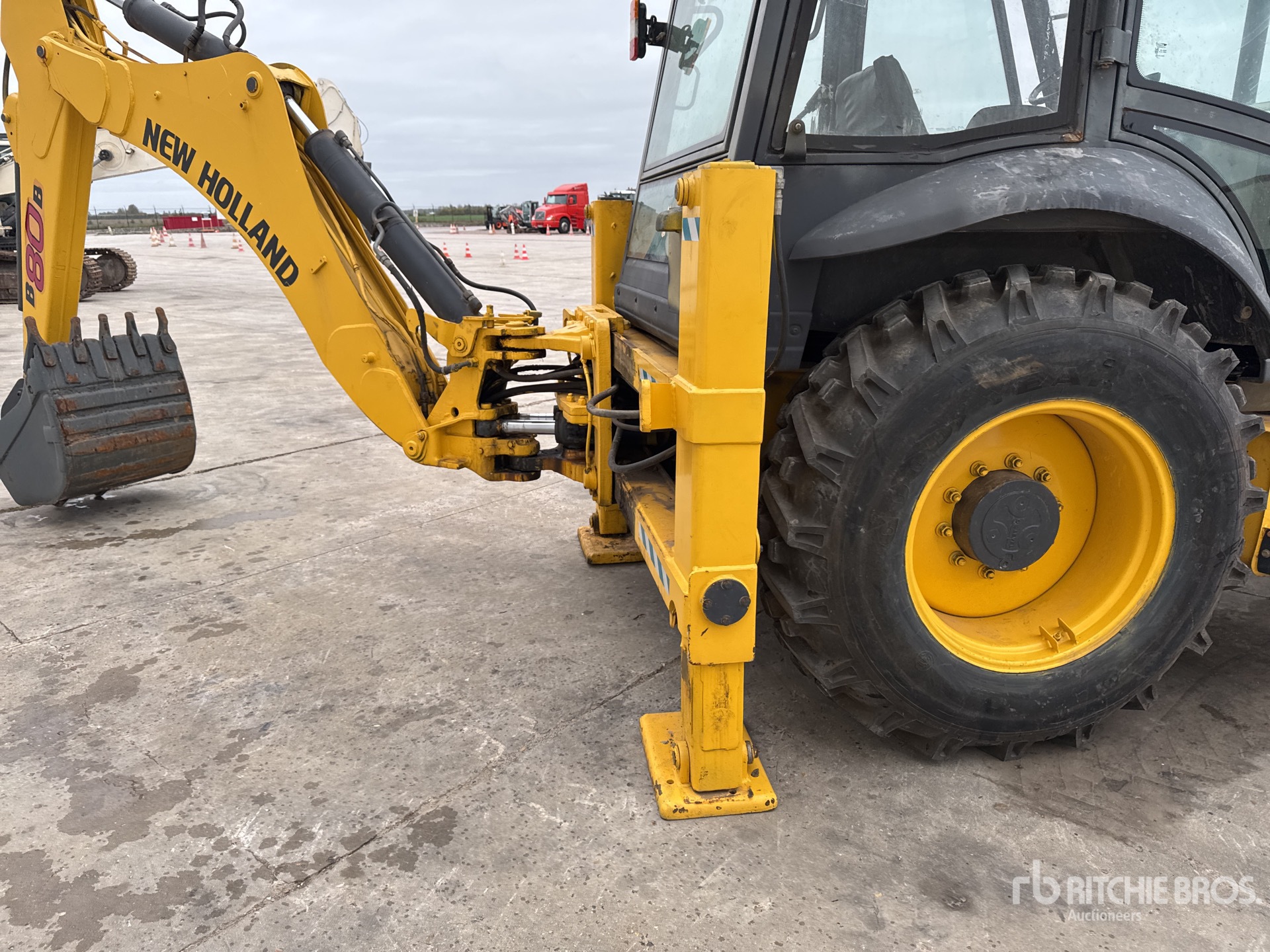 2017 New Holland B80B-SS