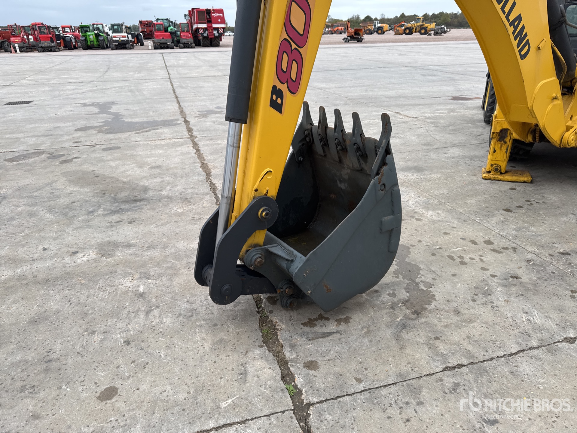 2017 New Holland B80B-SS