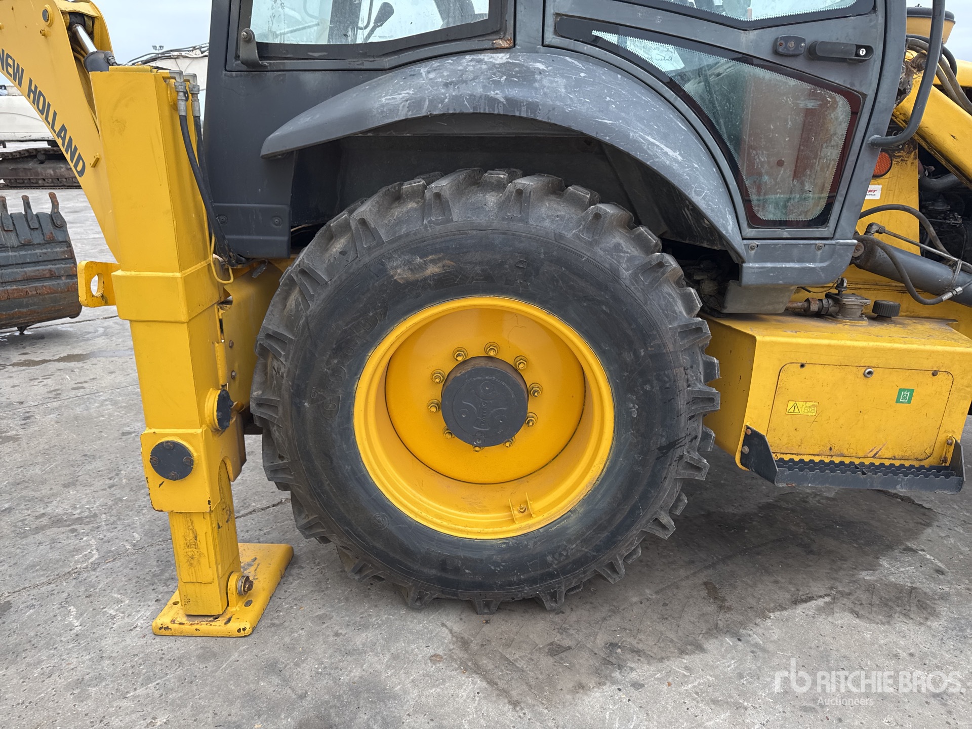 2017 New Holland B80B-SS