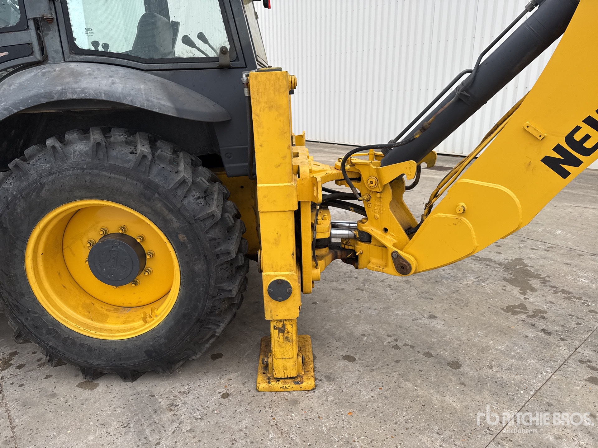 2017 New Holland B80B-SS