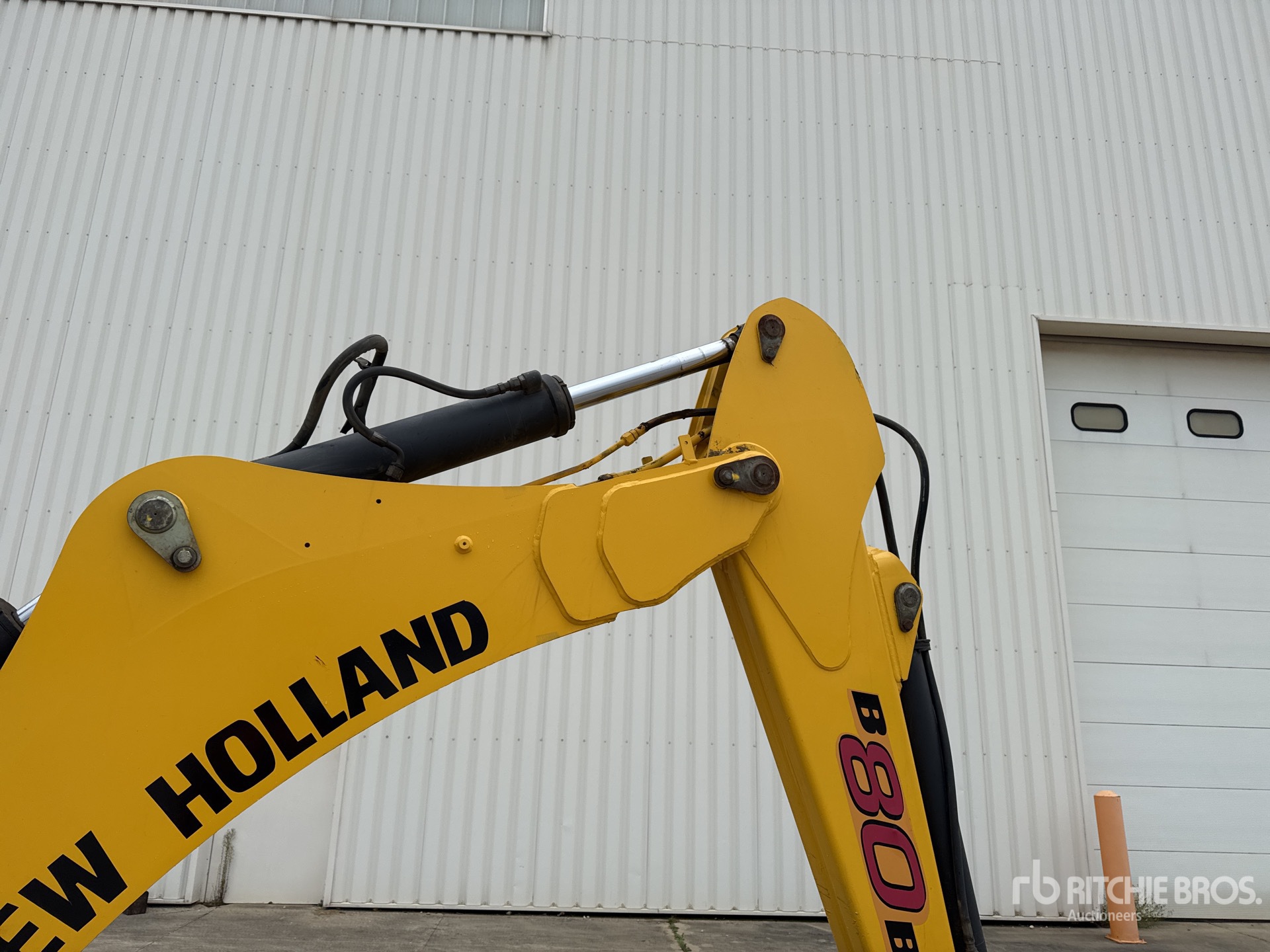 2017 New Holland B80B-SS