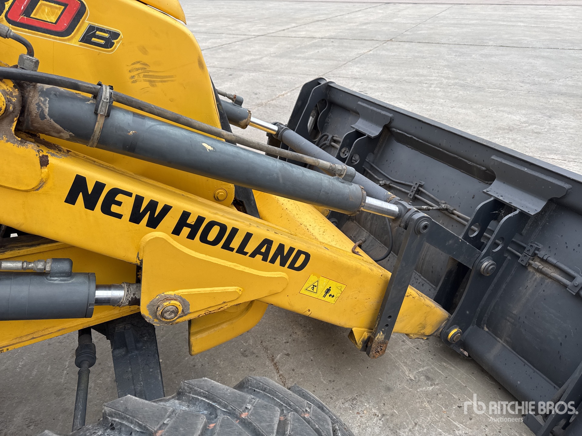 2017 New Holland B80B-SS