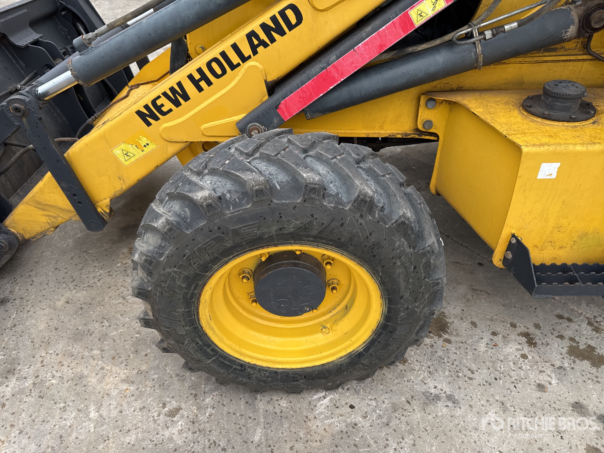 2017 New Holland B80B-SS