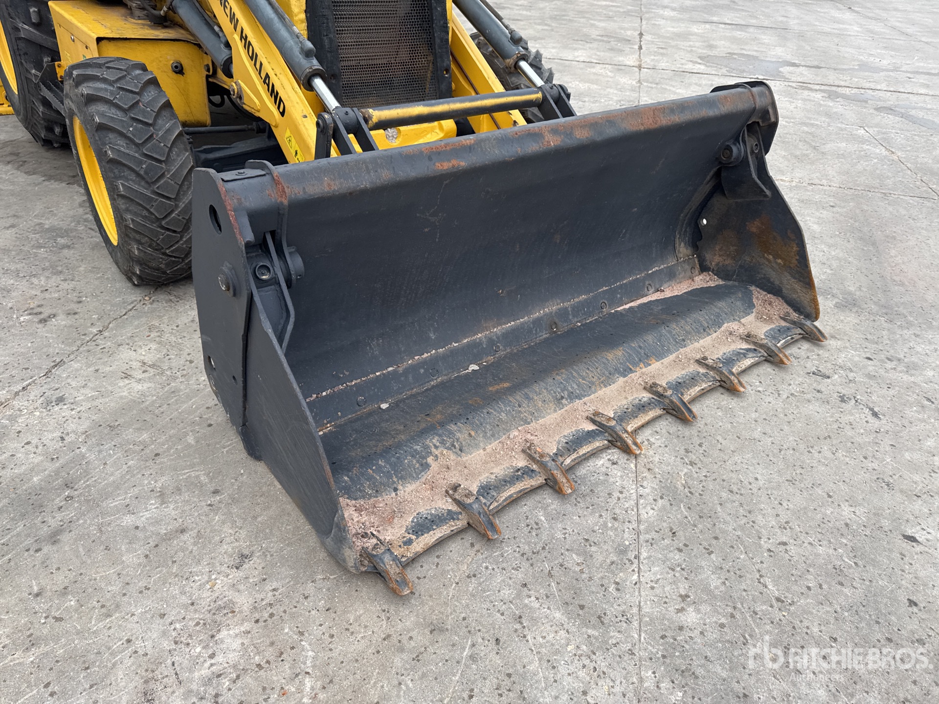 2017 New Holland B80B-SS
