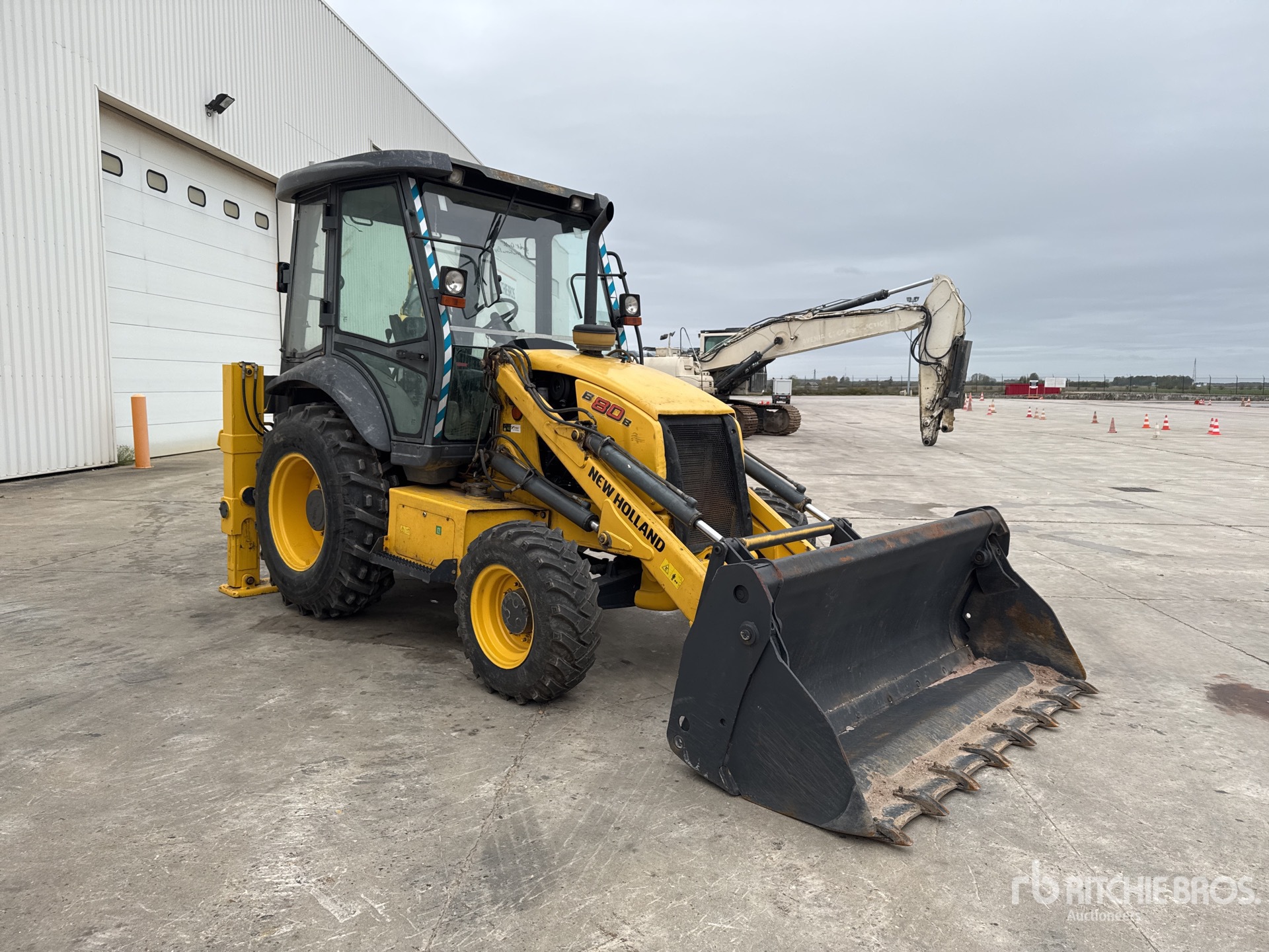 2017 New Holland B80B-SS
