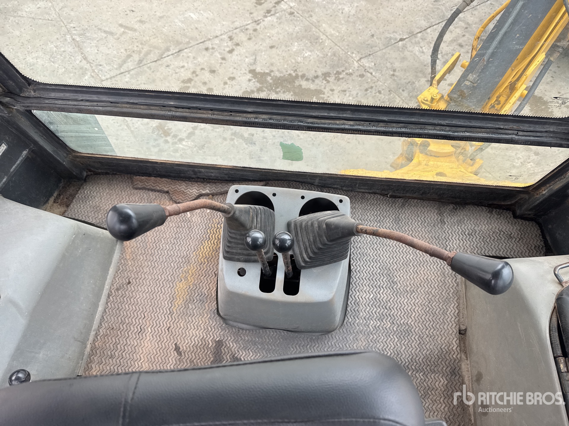 2017 New Holland B80B-SS