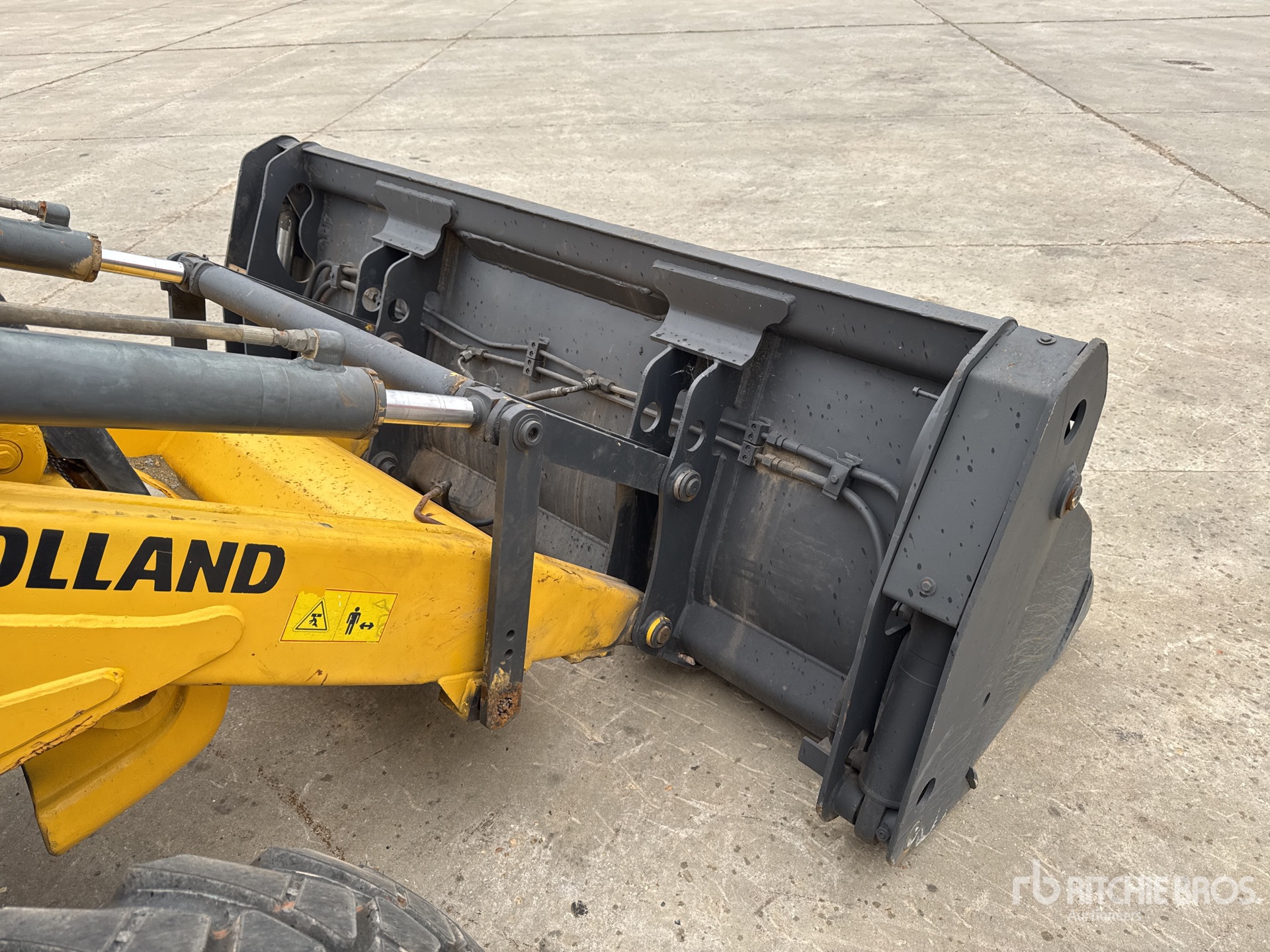 2017 New Holland B80B-SS