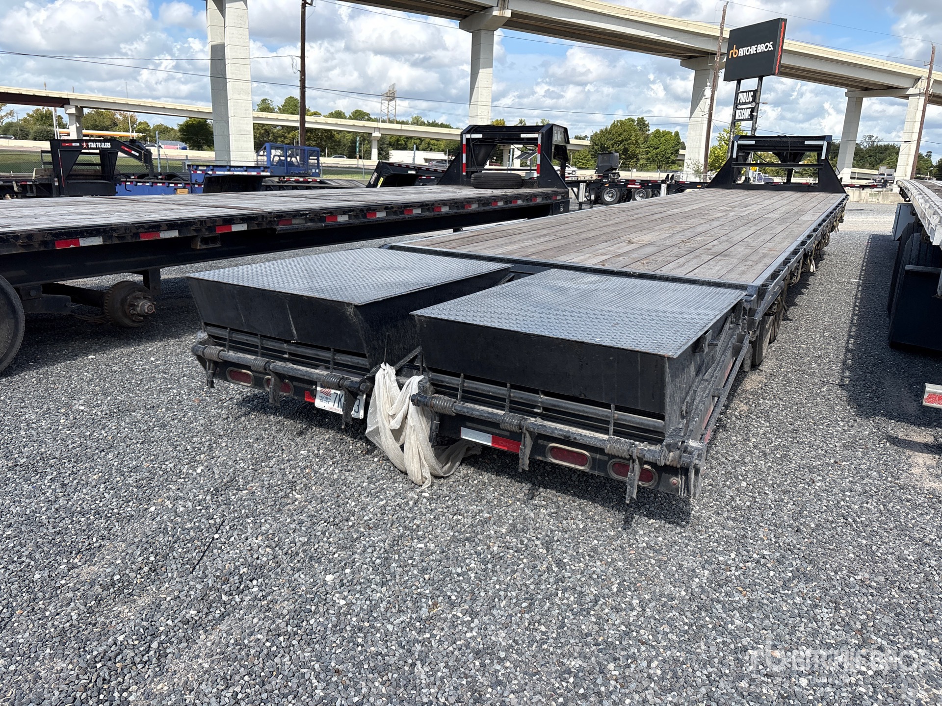 2026 Delco 40 FT T/A GOOSENECK