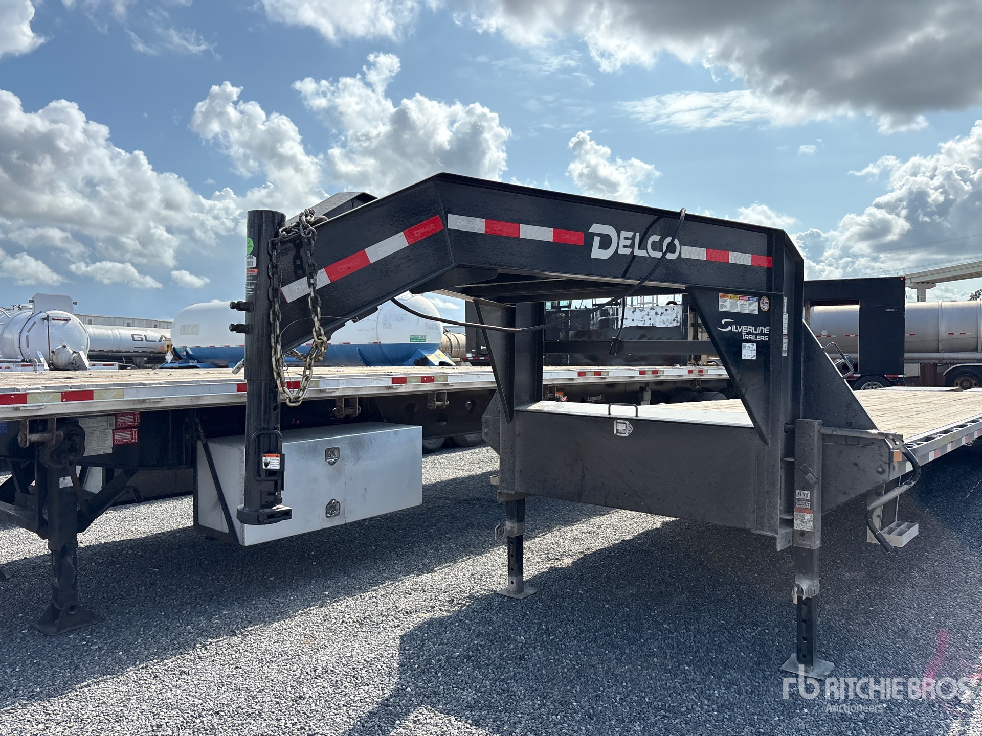 2026 Delco 40 FT T/A GOOSENECK