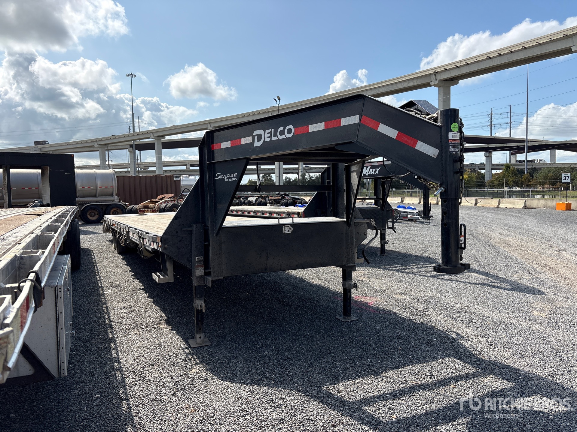 2026 Delco 40 FT T/A GOOSENECK