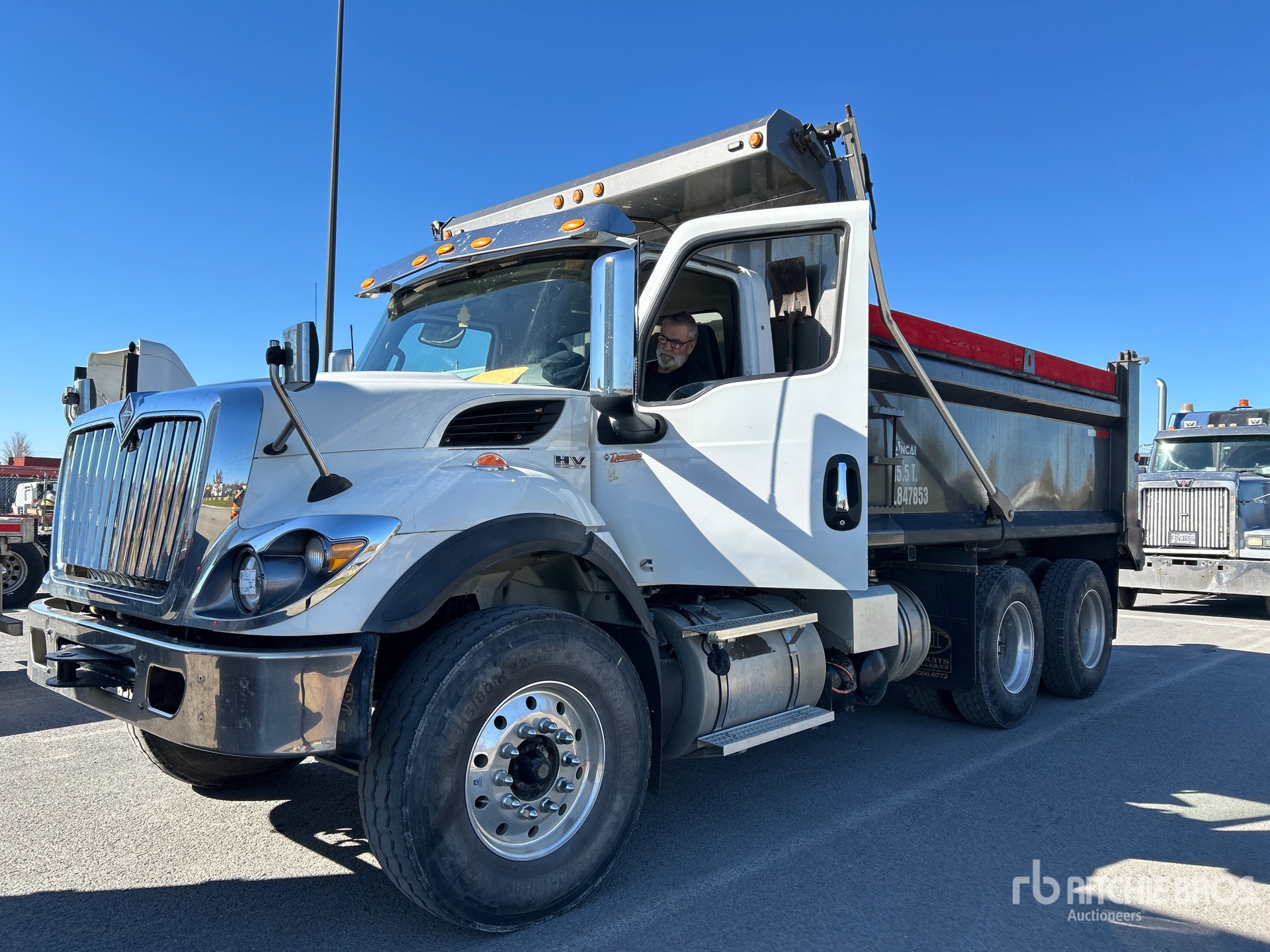 2021 International HV607