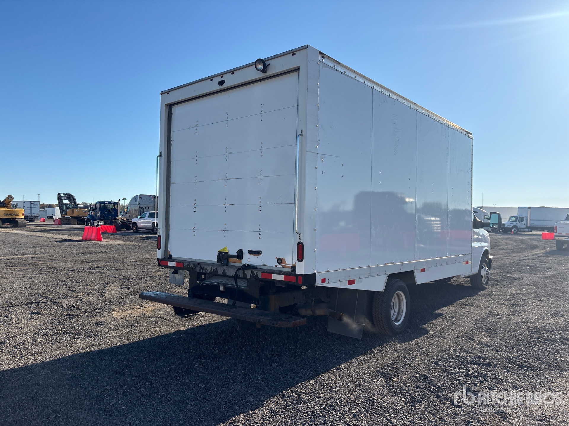 2024 GMC SAVANA G3500