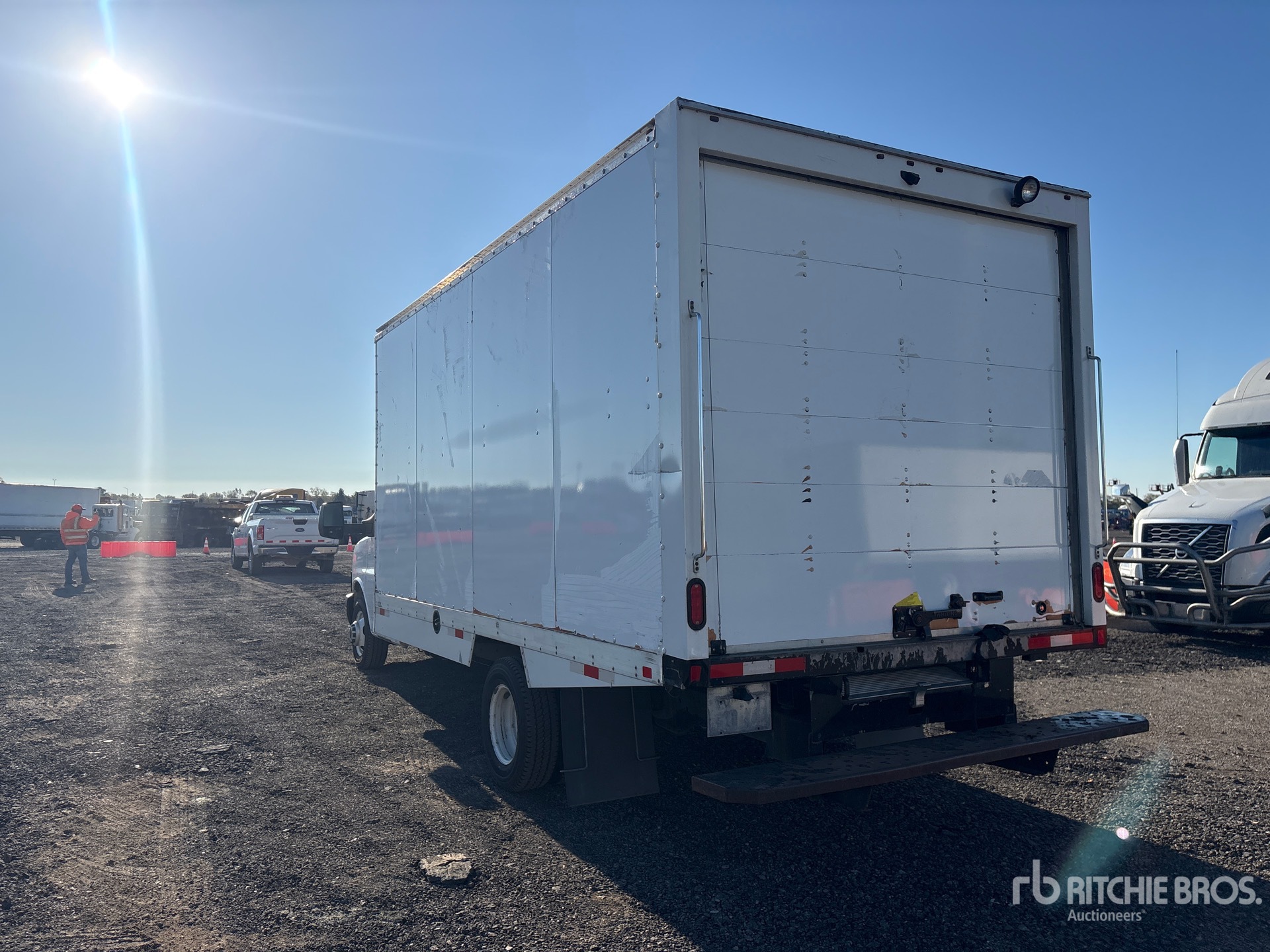 2024 GMC SAVANA G3500