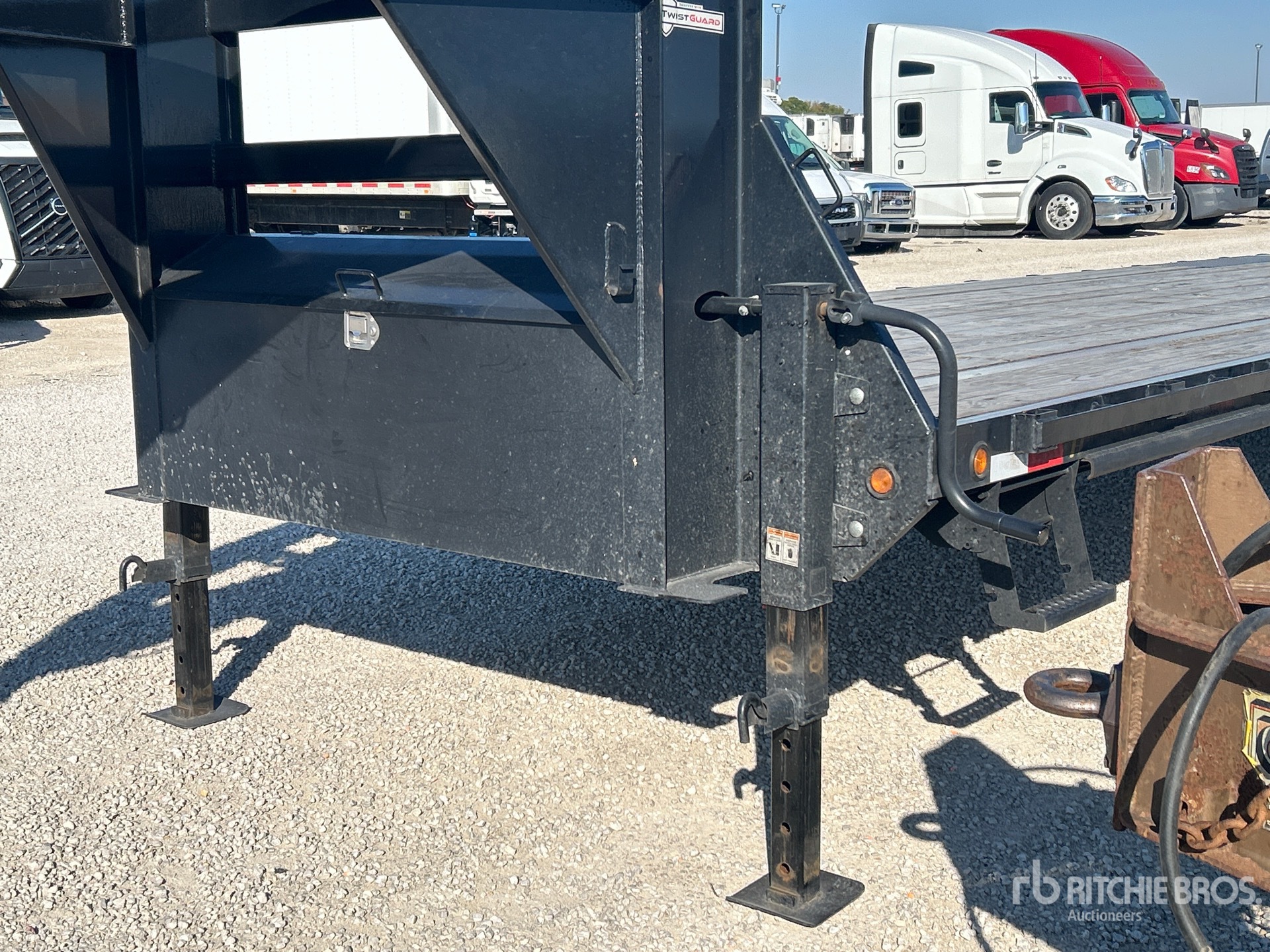 2026 Big Tex 16GN-35D5A-MRBK