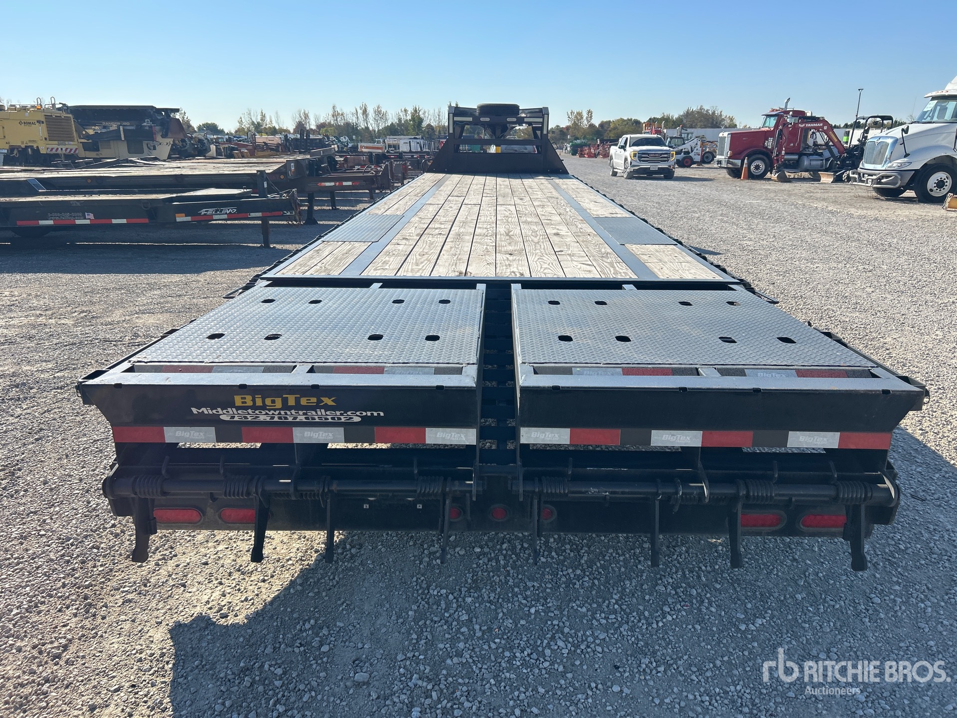 2026 Big Tex 16GN-35D5A-MRBK