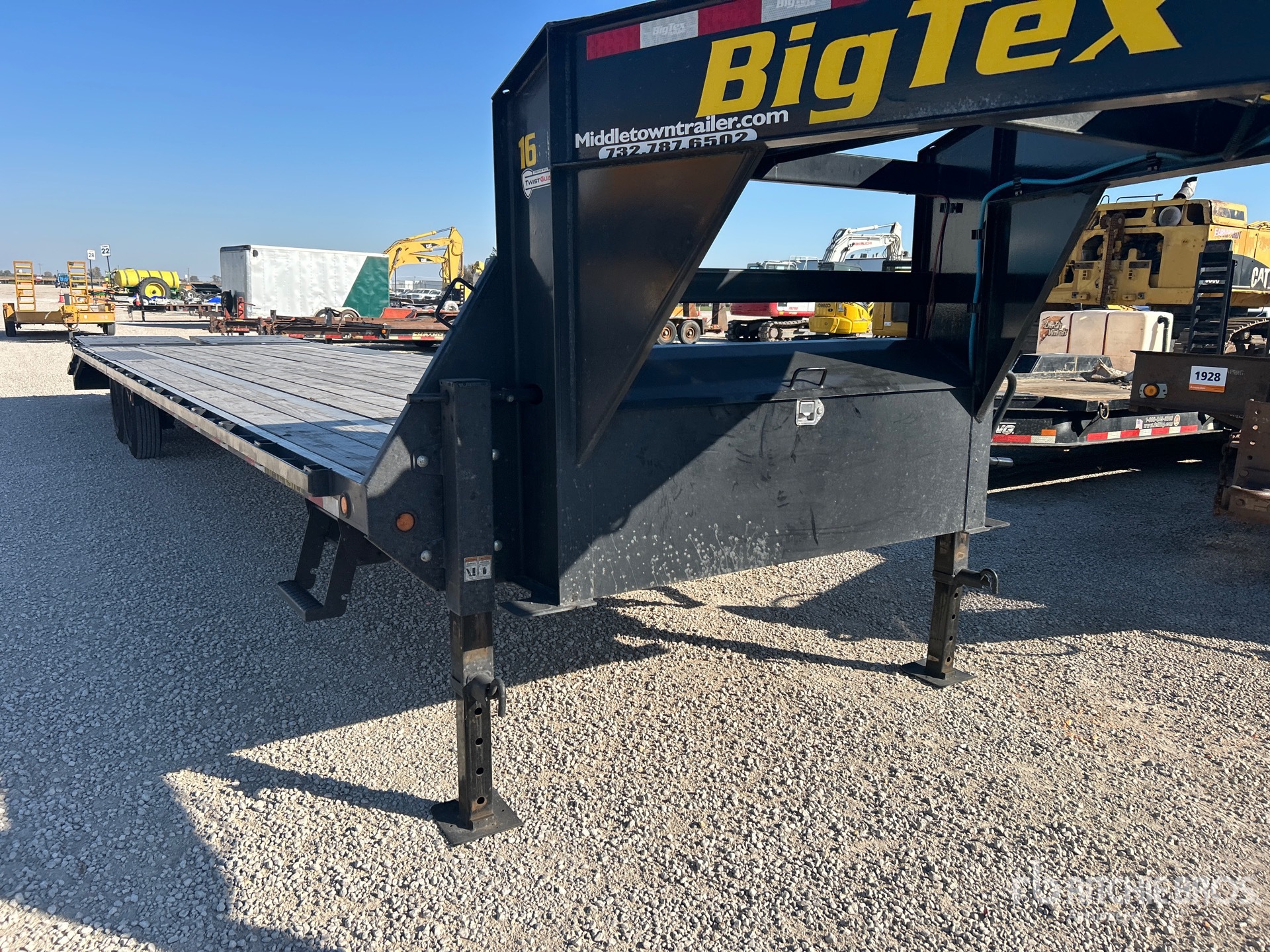 2026 Big Tex 16GN-35D5A-MRBK