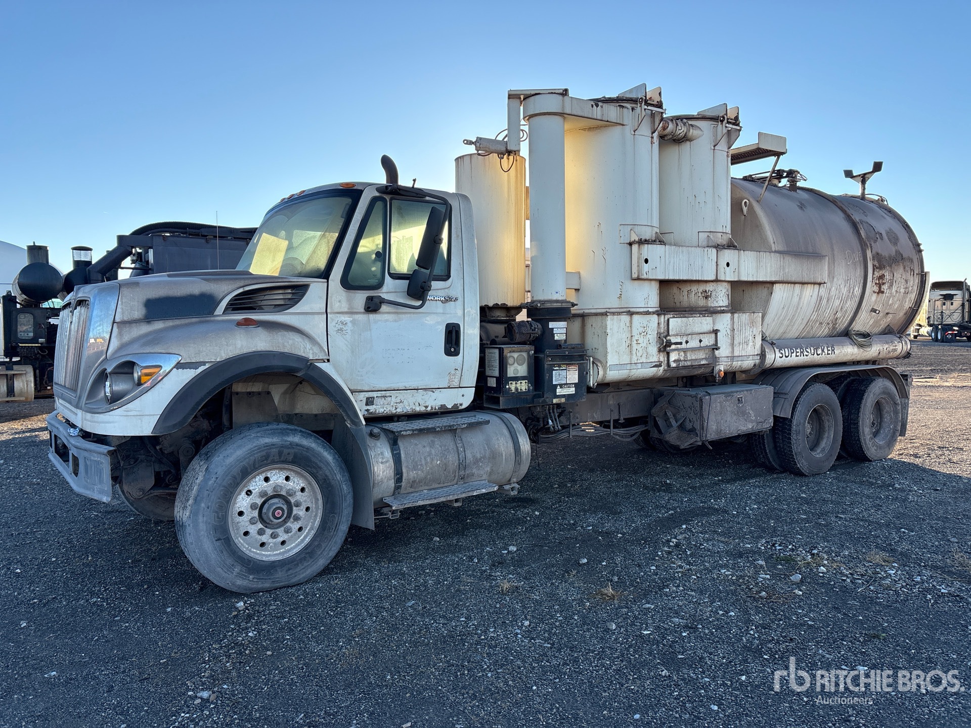 Photo of 2008 International 7600