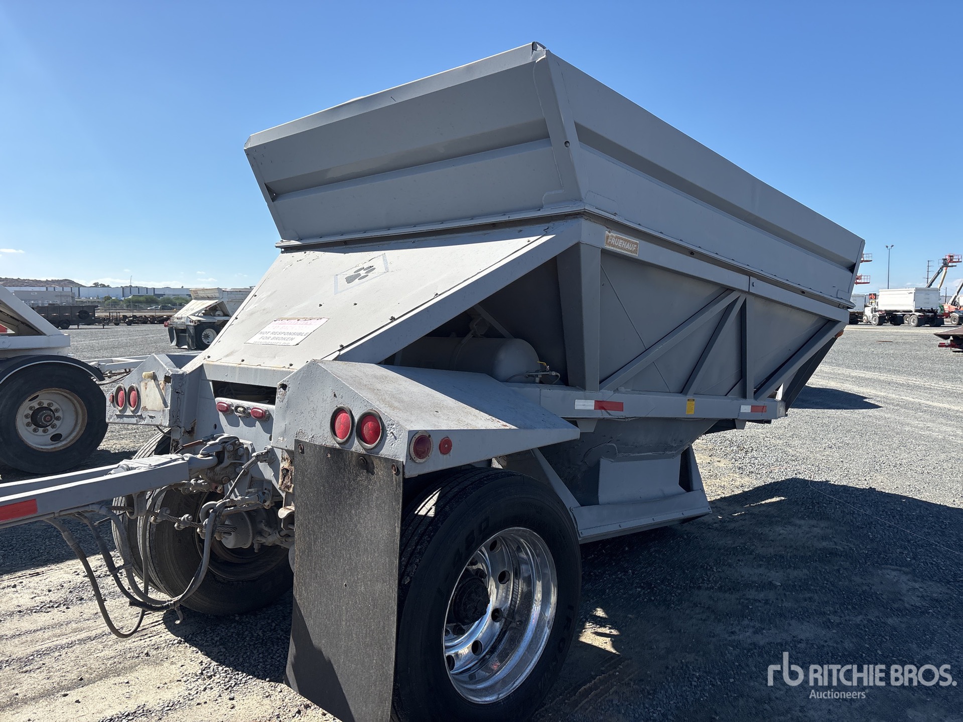 1992 Fruehauf 18 FT S/A