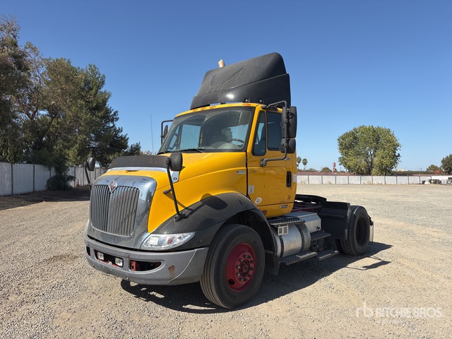 2013 International 8600 SBA S/A Day Cab Truck Tractor