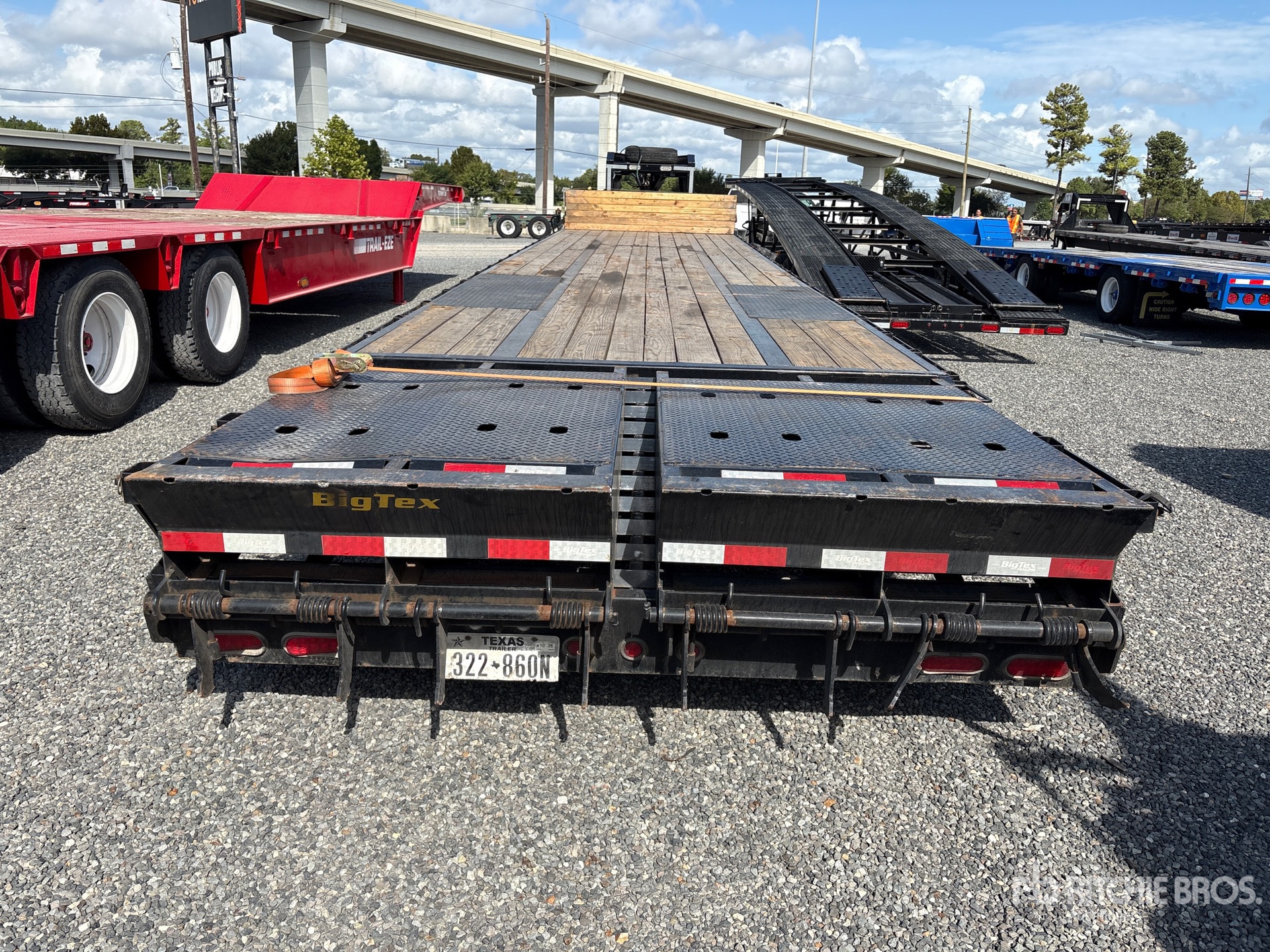 2026 Big Tex 25GN-40D5A-MRBK