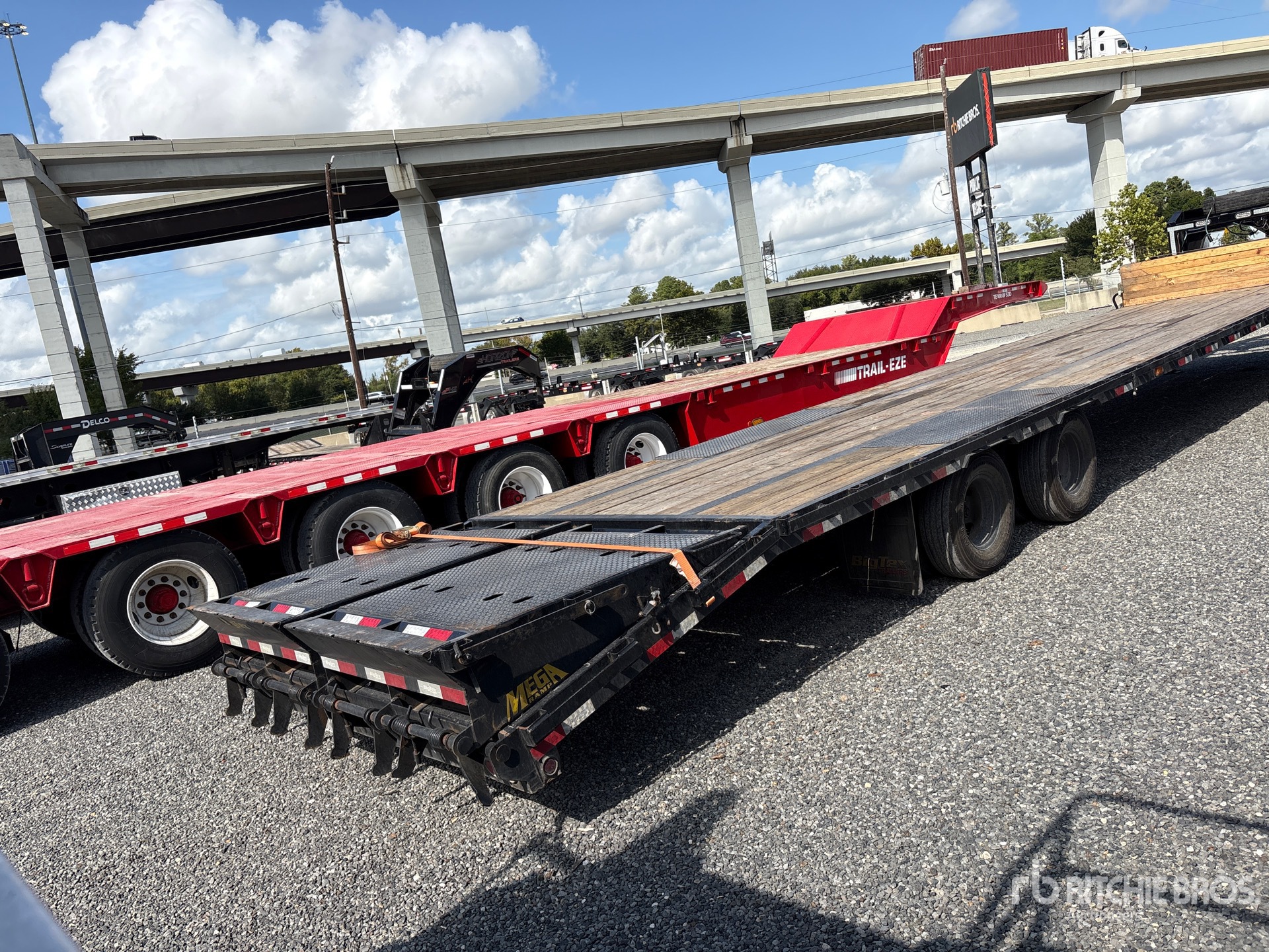 2026 Big Tex 25GN-40D5A-MRBK