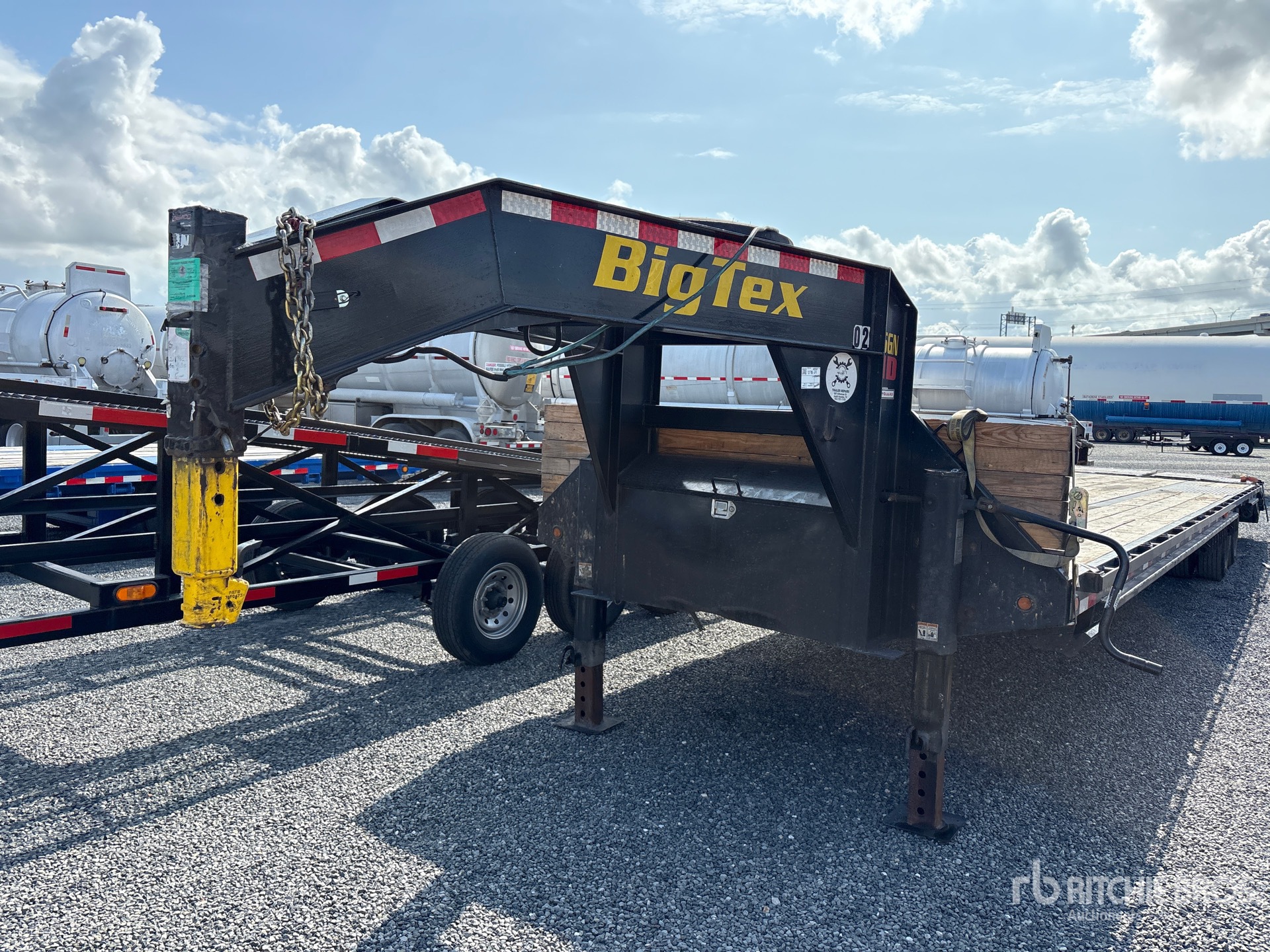 2026 Big Tex 25GN-40D5A-MRBK