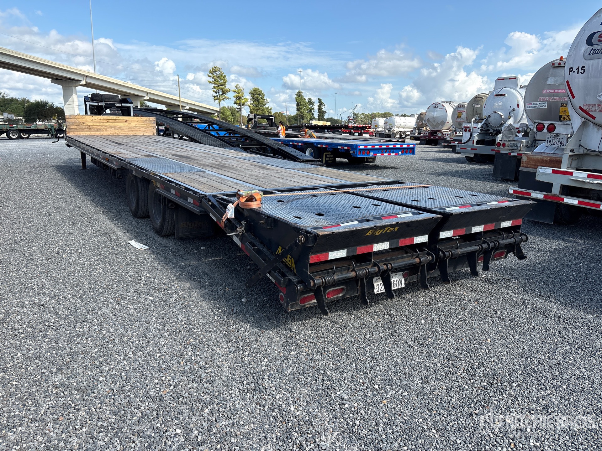 2026 Big Tex 25GN-40D5A-MRBK