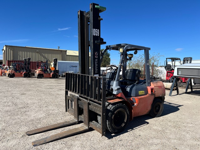 2006 (unverified) Toyota 7FDKU40 7900 lb Pneumatic Tire Forklift