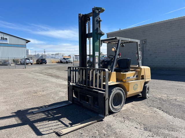 2003 Cat DP40KL 9000 lb Cushion Tire Forklift