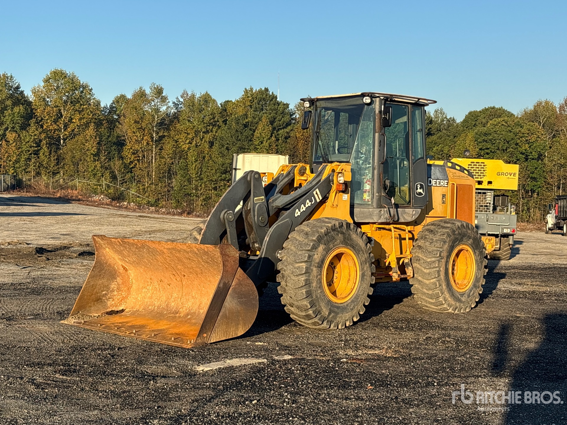 Photo of 2005 John Deere 444J