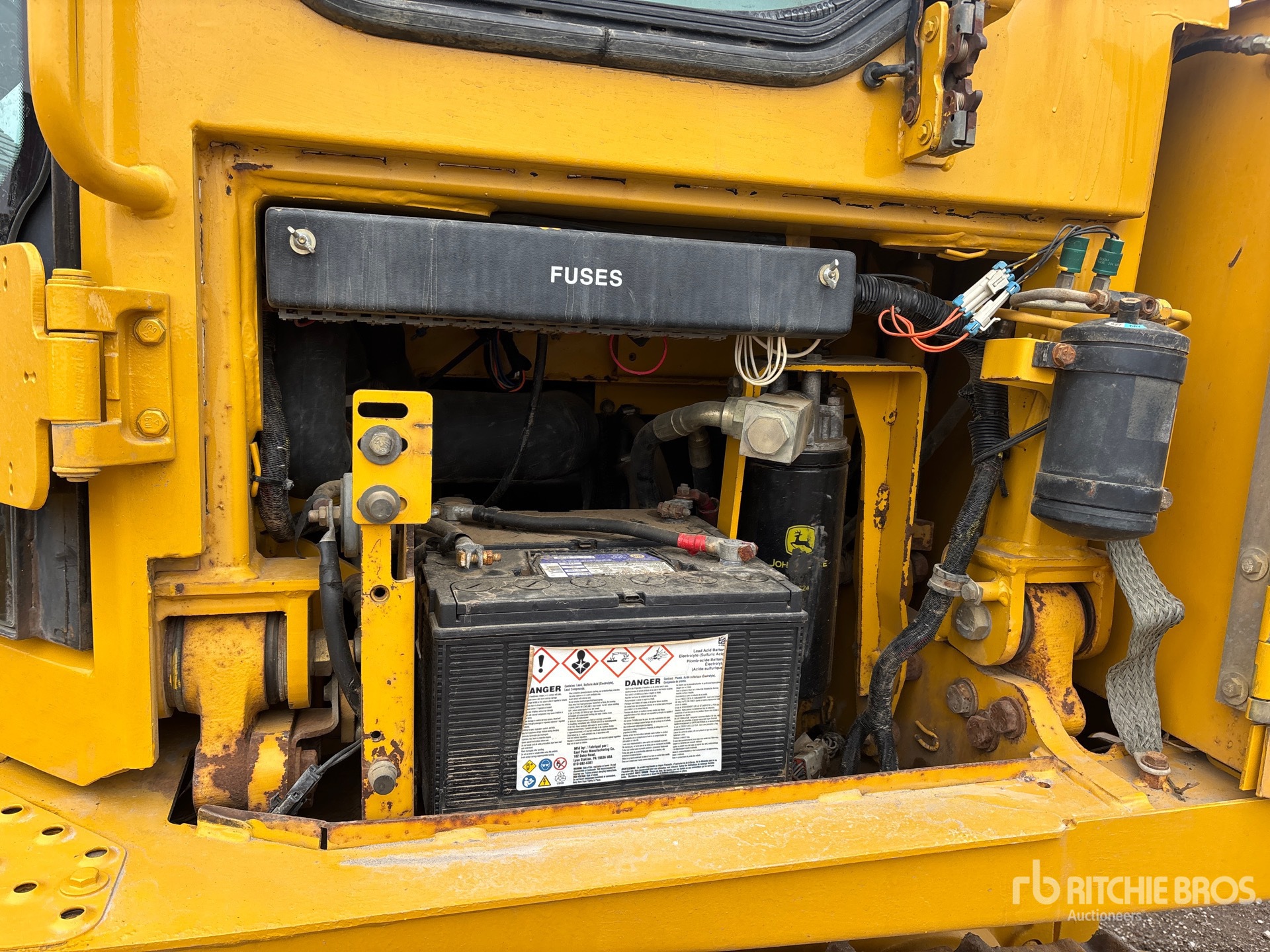 2000 John Deere 750C LT