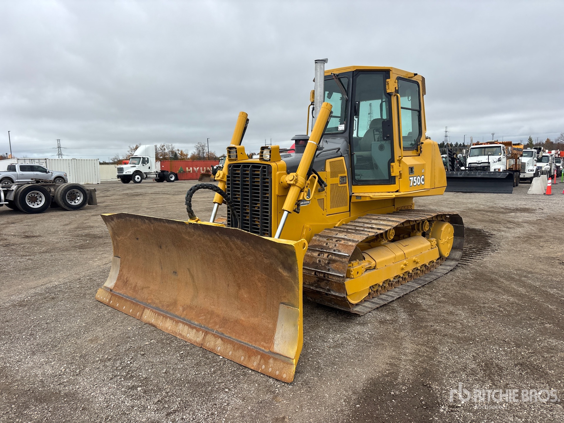 2000 John Deere 750C LT