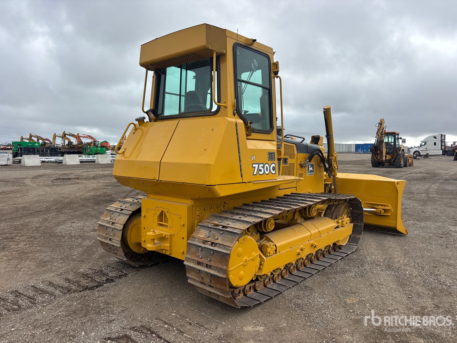 2000 John Deere 750C LT