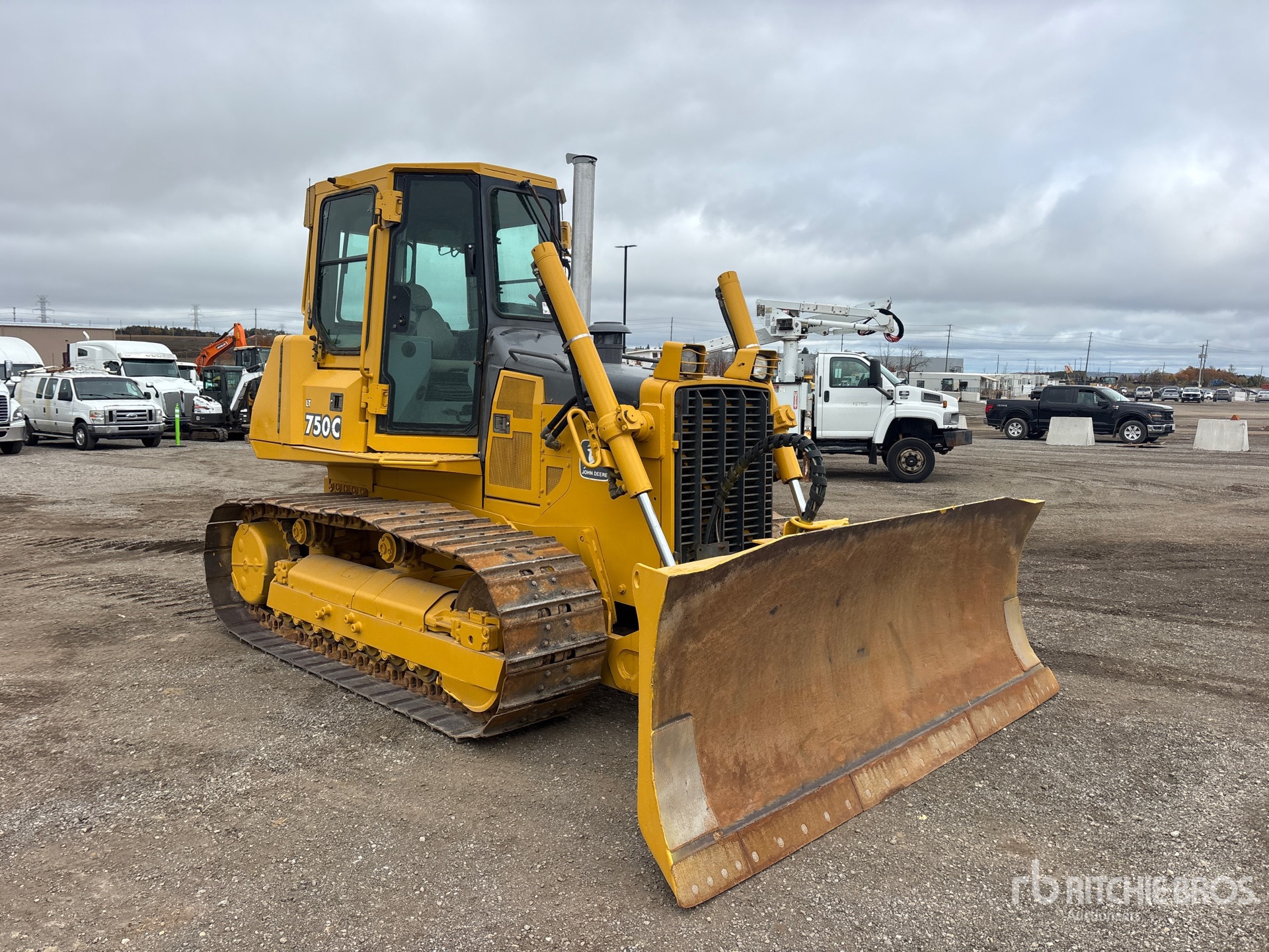 2000 John Deere 750C LT