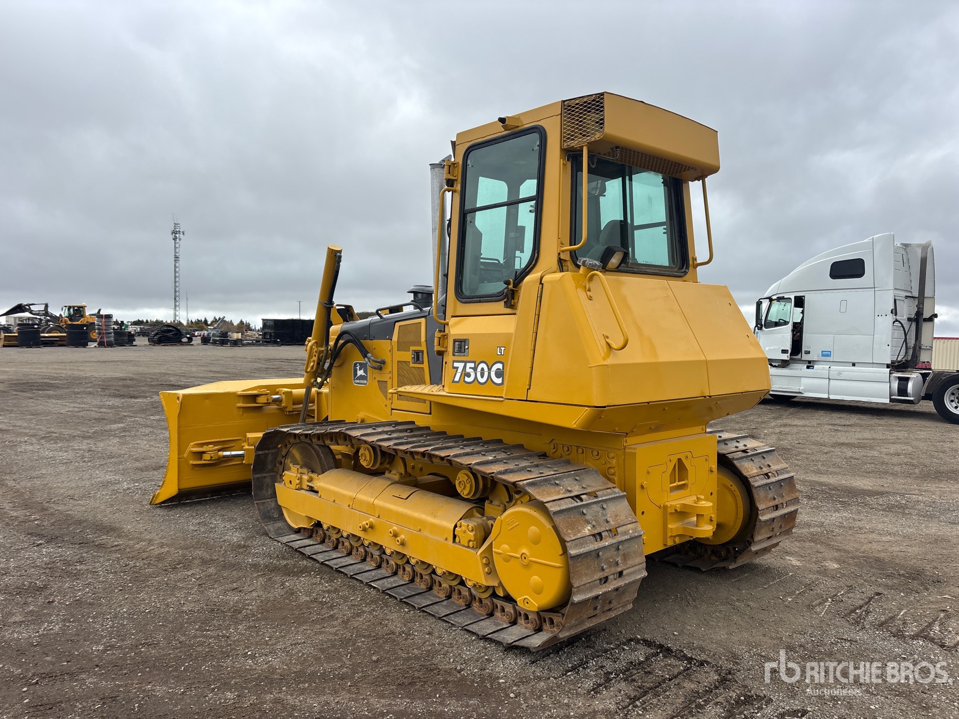 2000 John Deere 750C LT