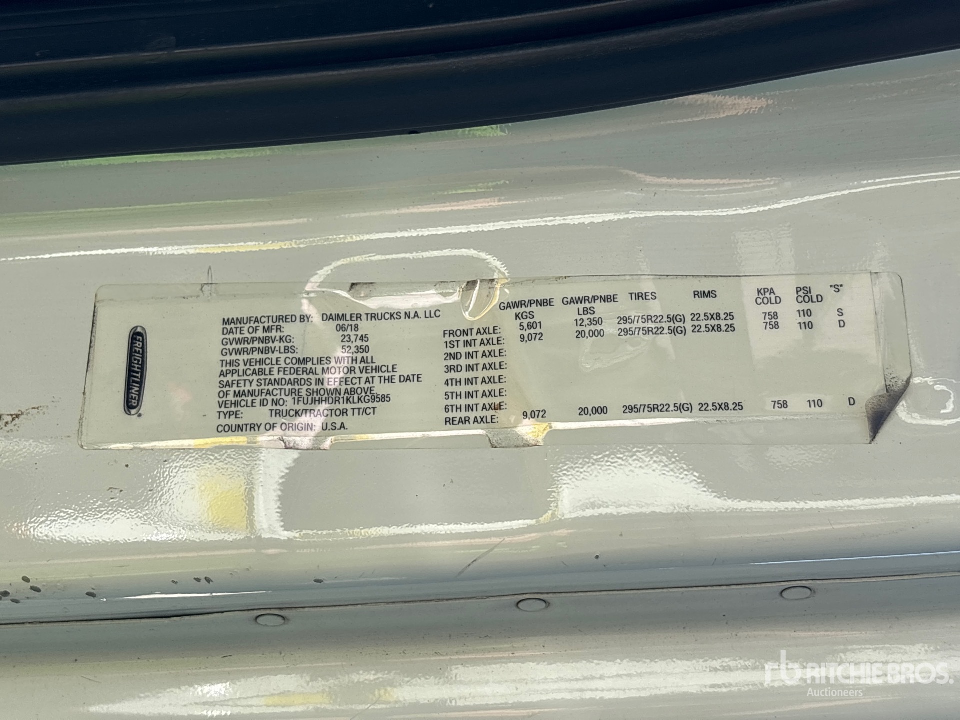2019 Freightliner CASCADIA 126