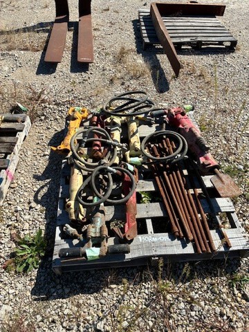 Quantity of Hammers & Bits Quantity of Hammers & Bits
