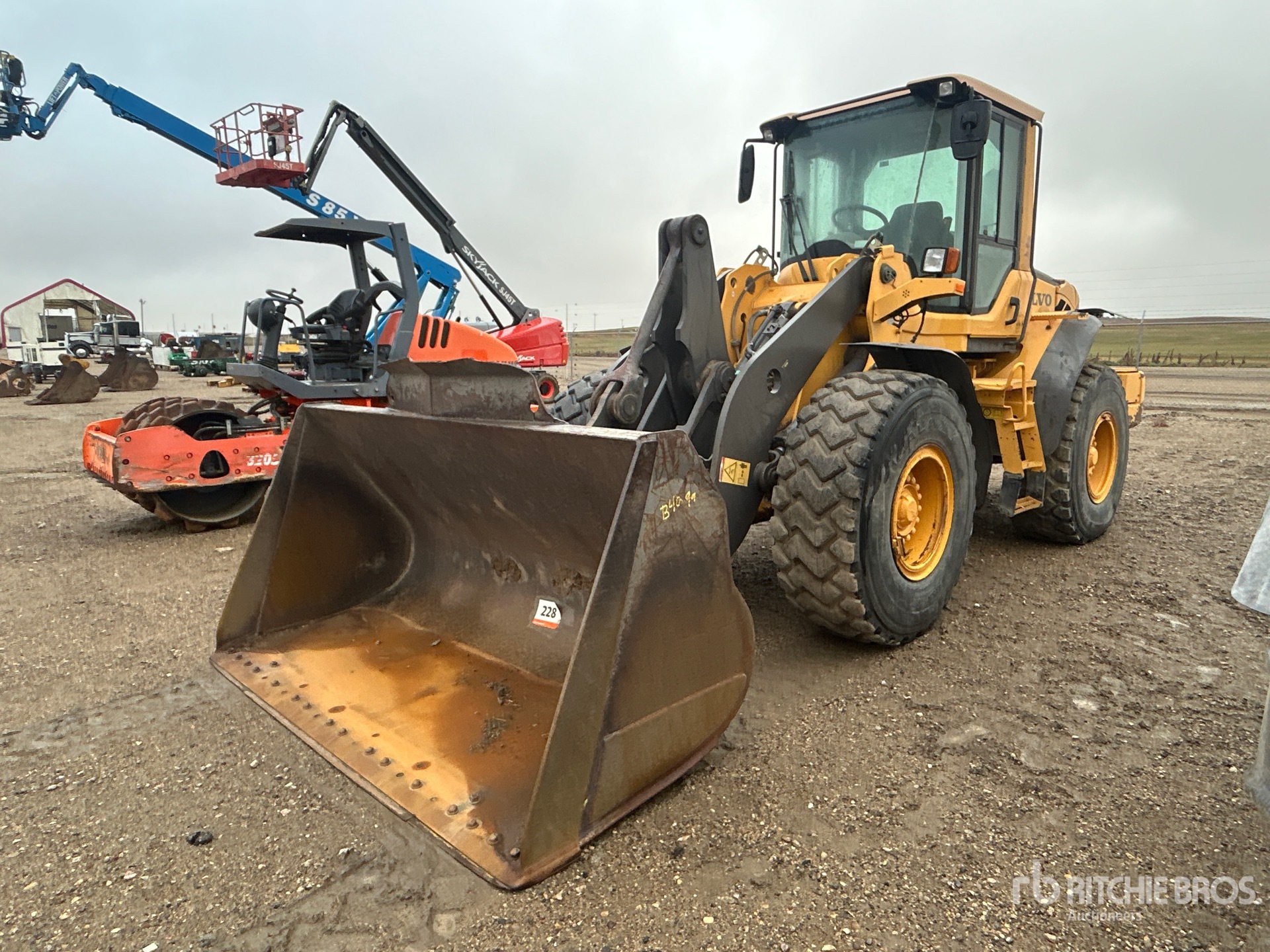 Photo of 2011 Volvo L90F