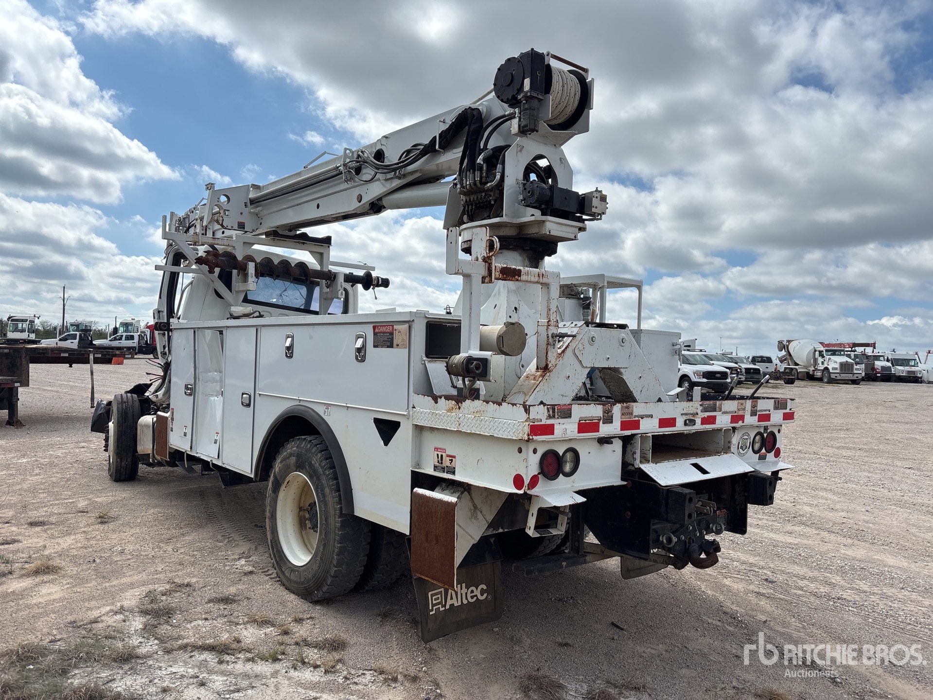 2018 Freightliner M2106
