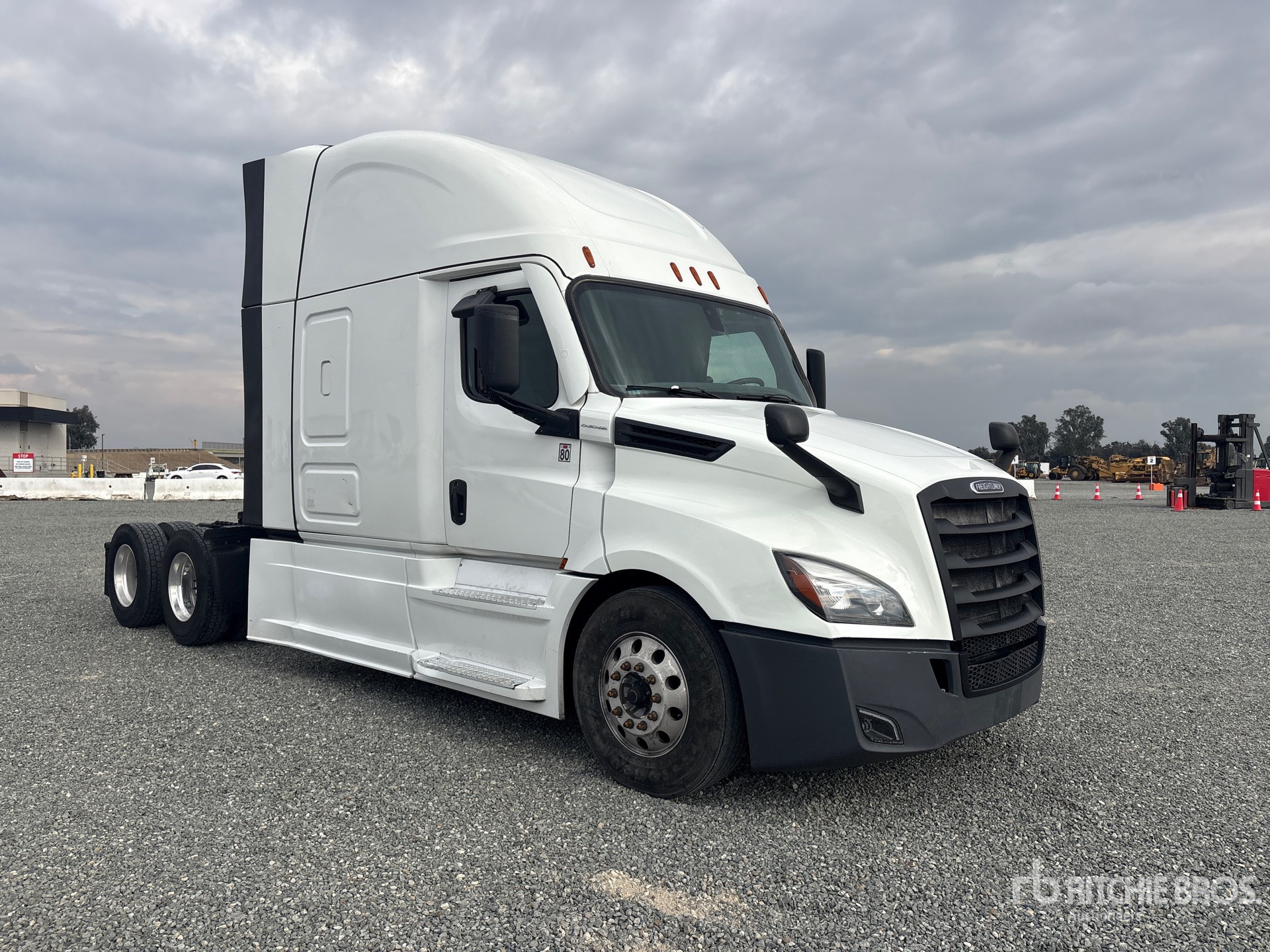 2022 Freightliner CASCADIA 126