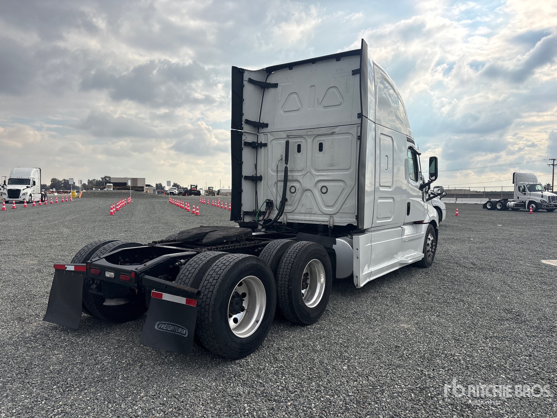 2022 Freightliner CASCADIA 126