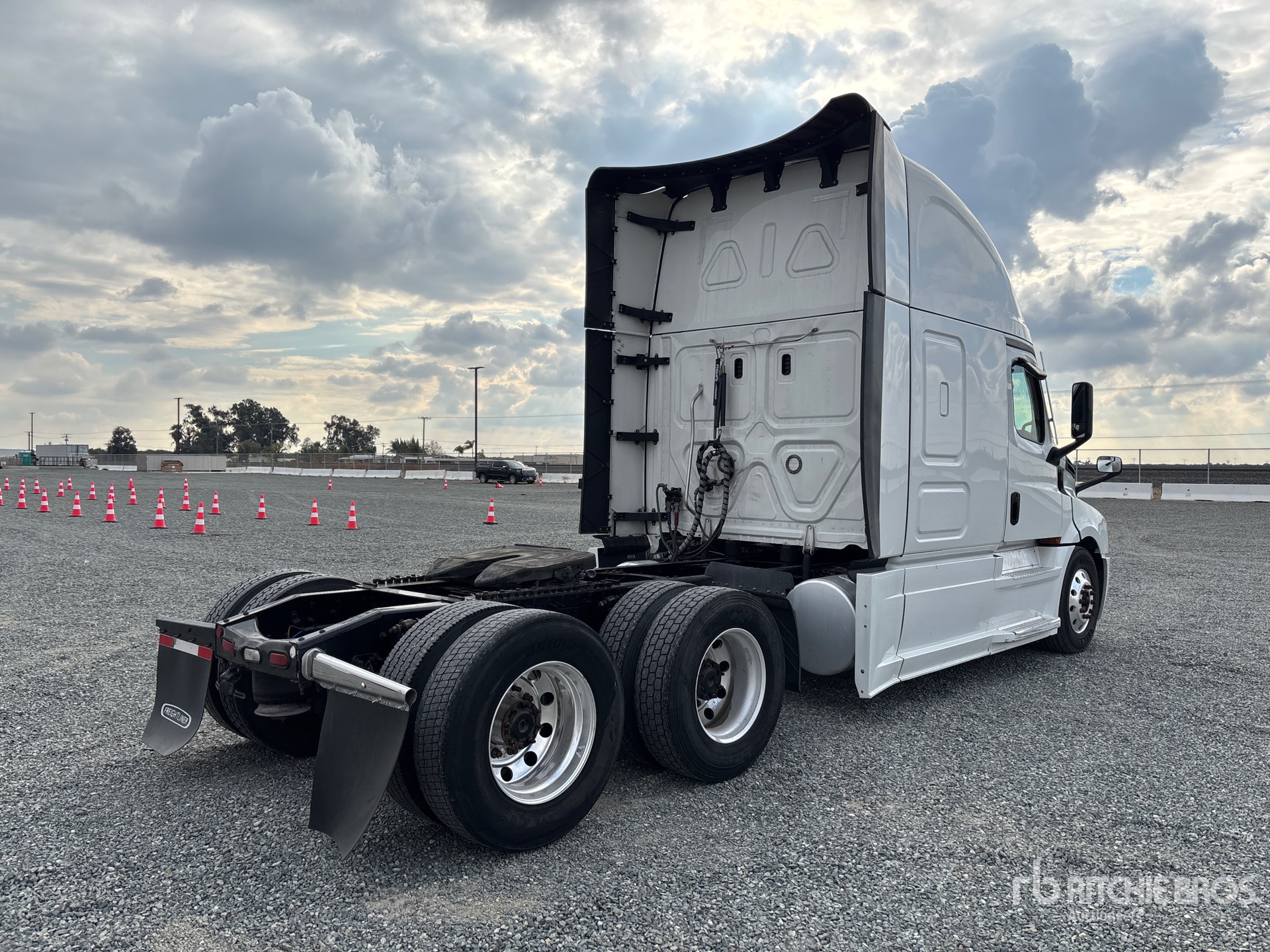 2022 Freightliner CASCADIA 126