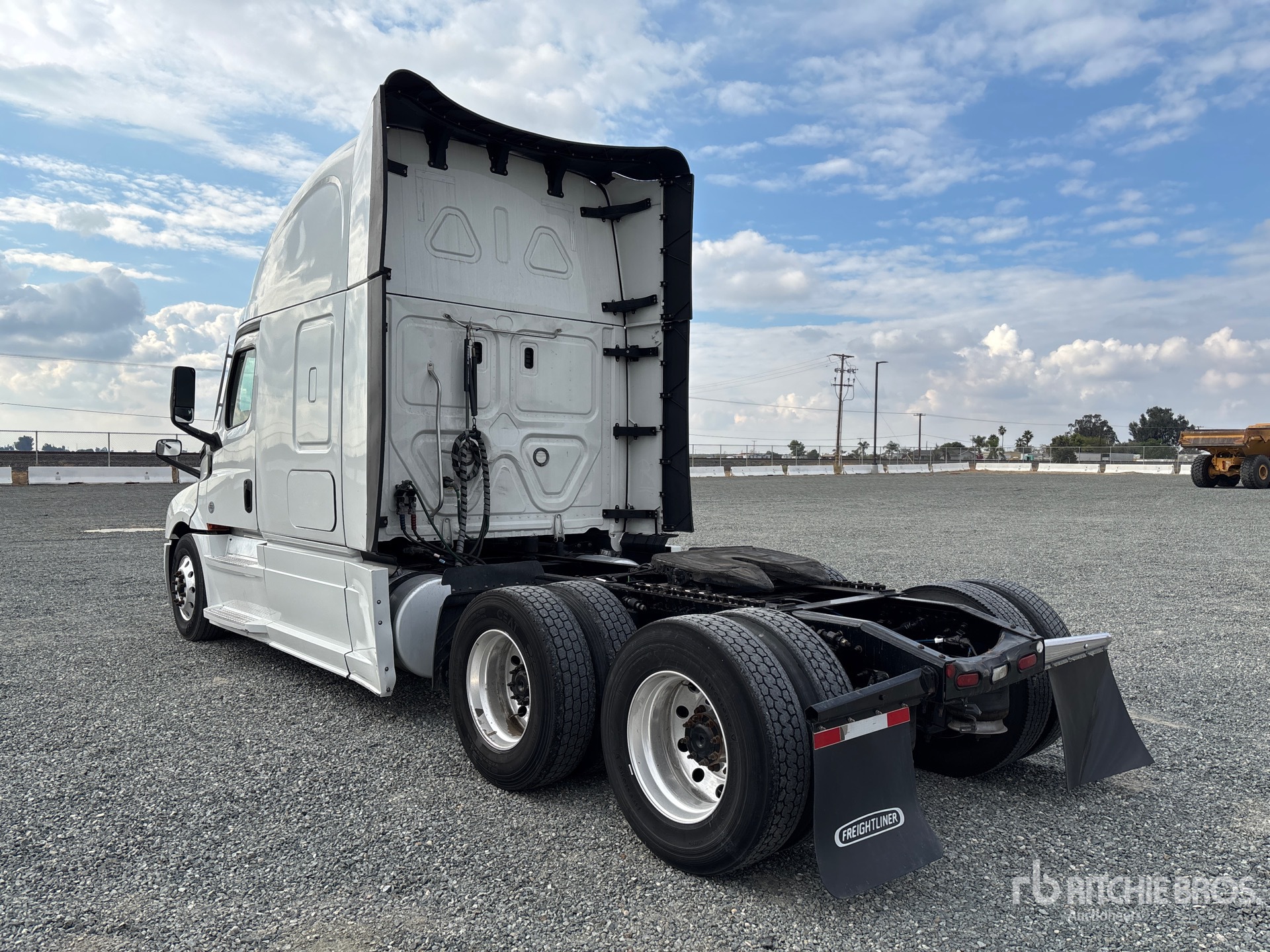2022 Freightliner CASCADIA 126