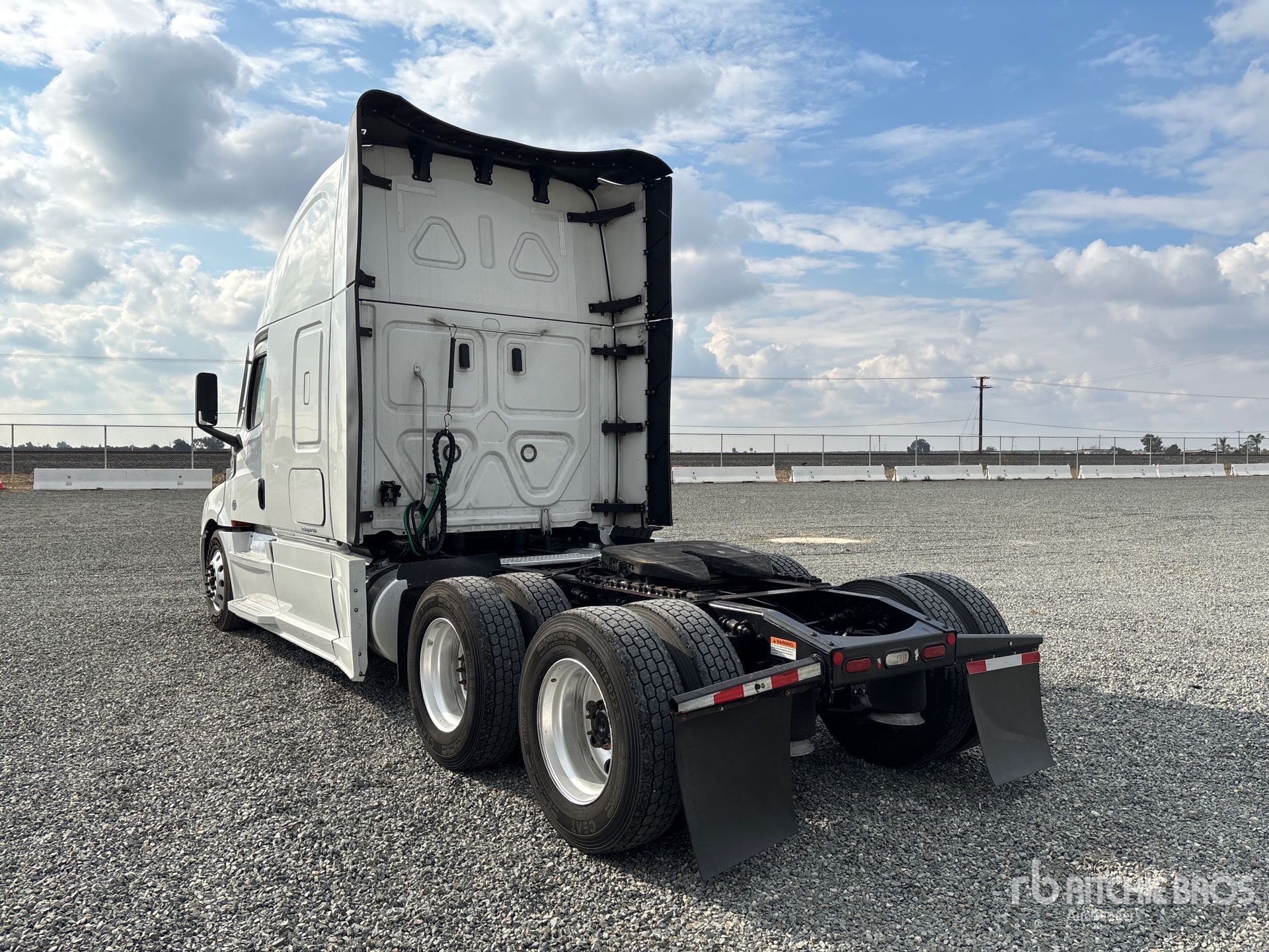2022 Freightliner CASCADIA 126