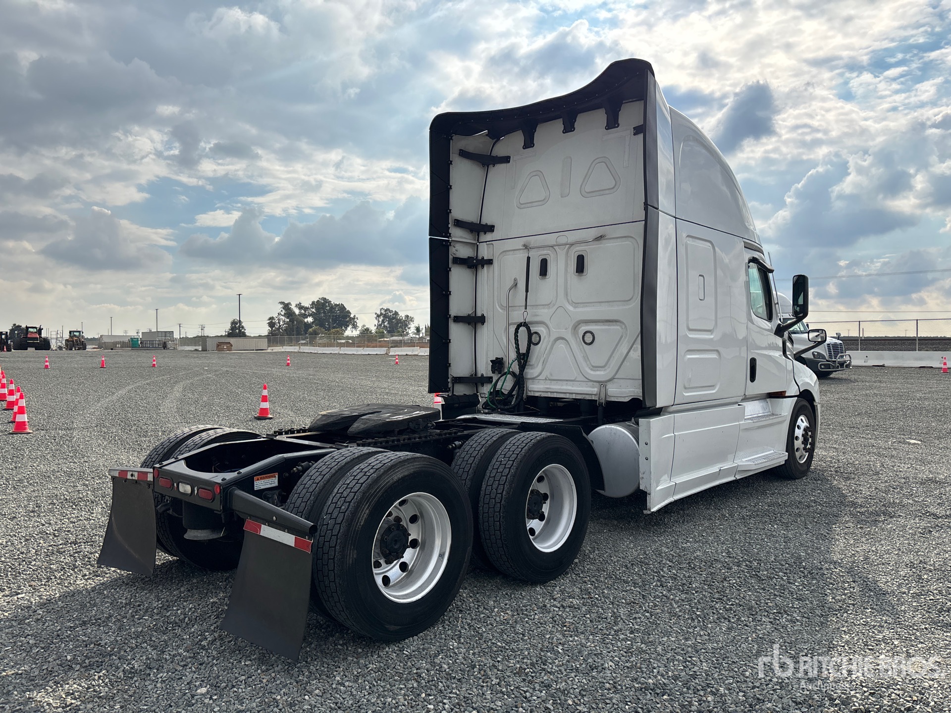 2022 Freightliner CASCADIA 126