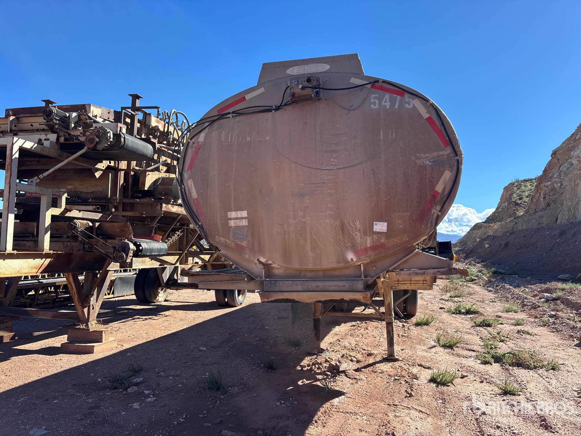 1970 Butler 9500 gal T/A Spread Axle